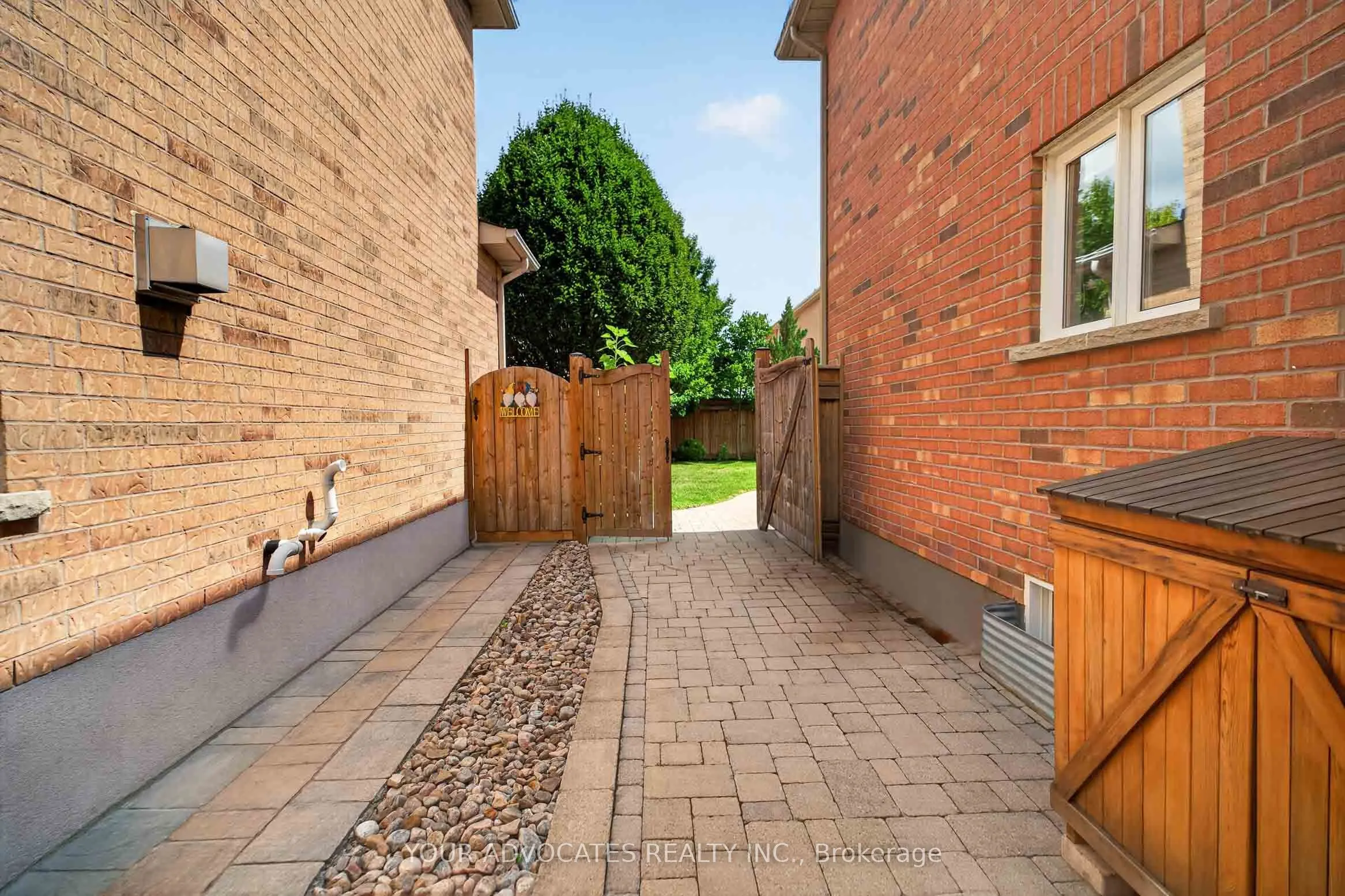 228 Twin Hills Crescent