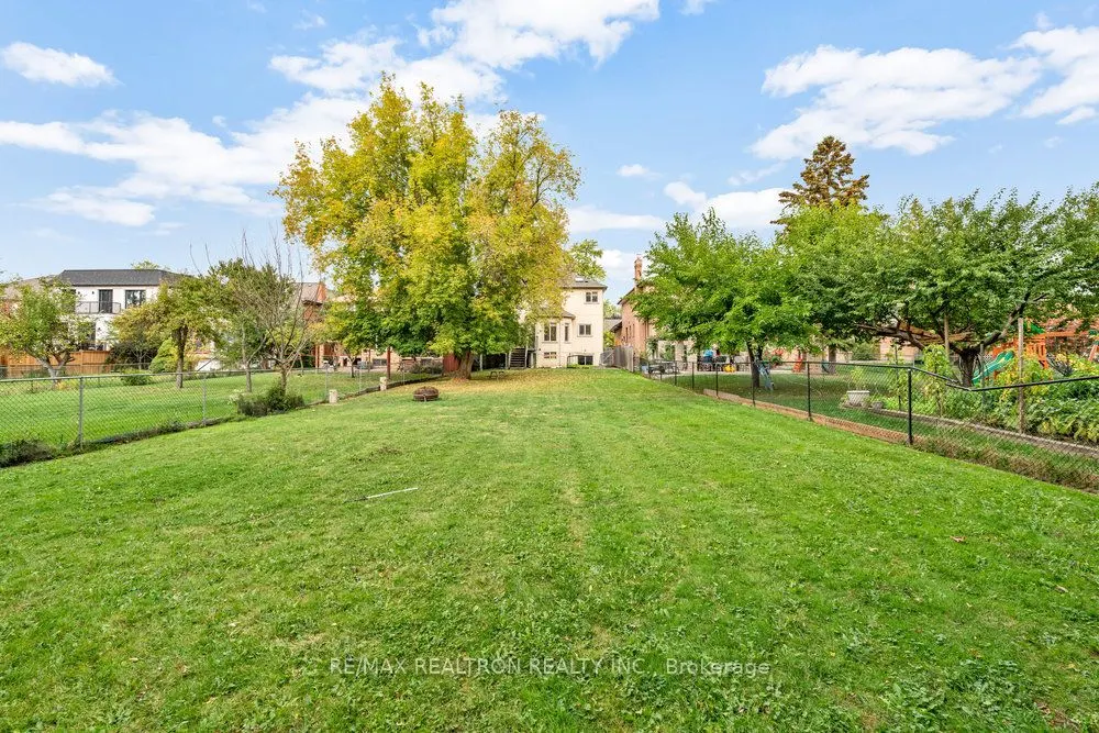 93 Oak Avenue