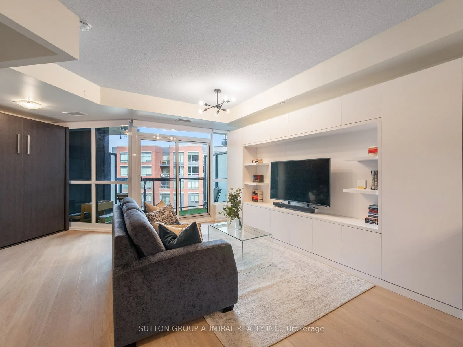 7608 Yonge Street #405