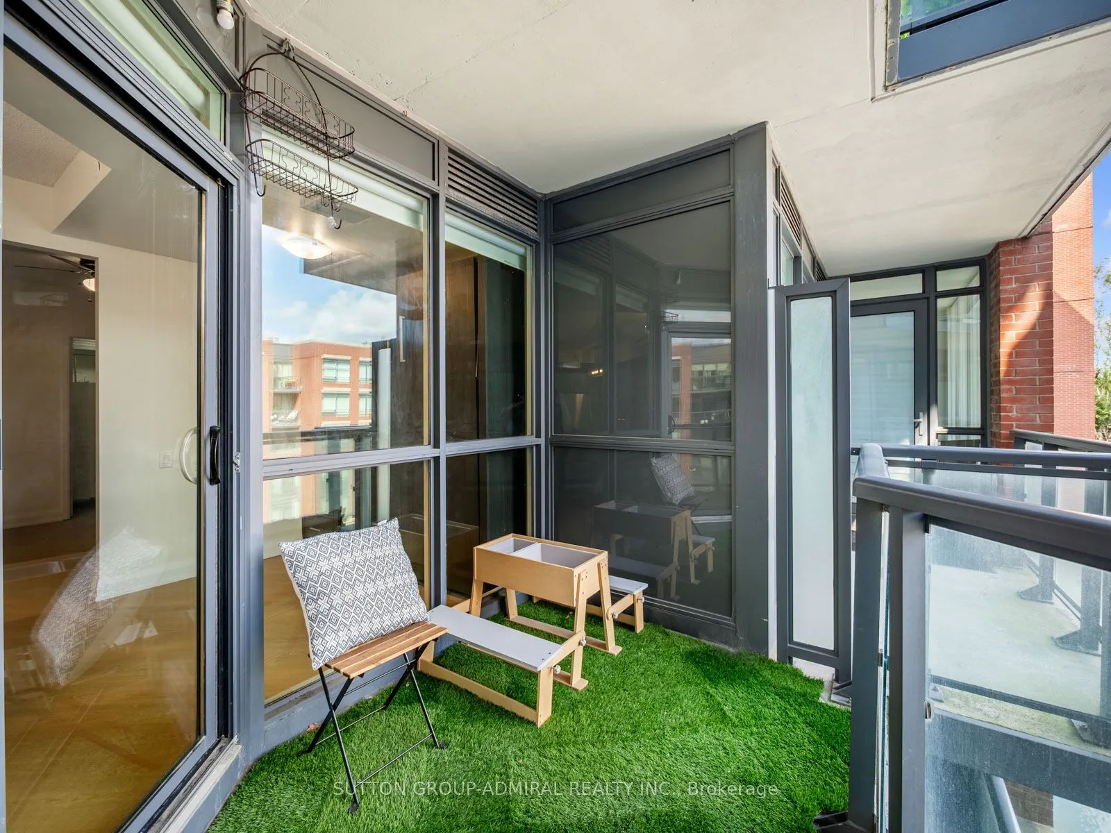 7608 Yonge Street #405