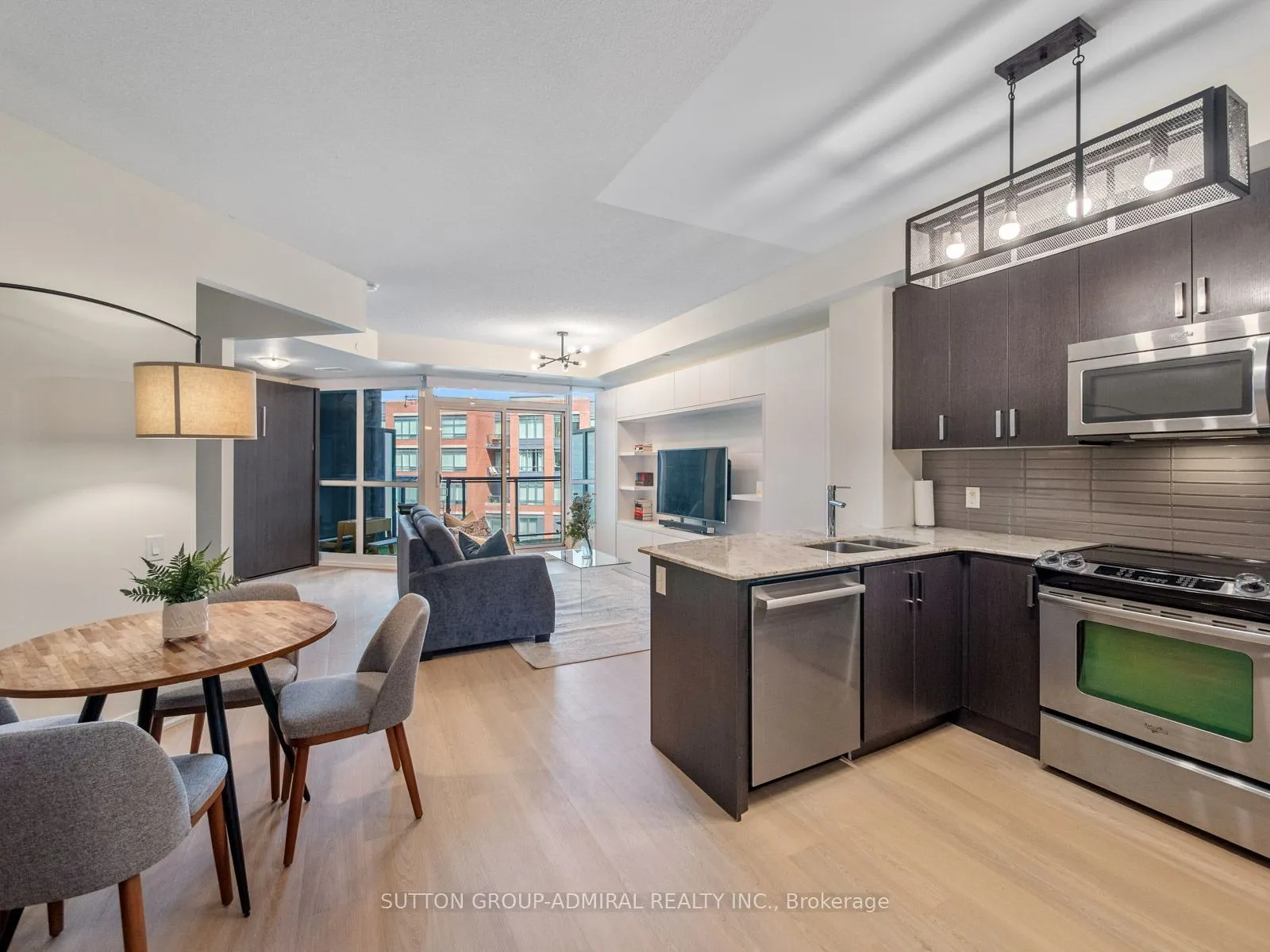 7608 Yonge Street #405