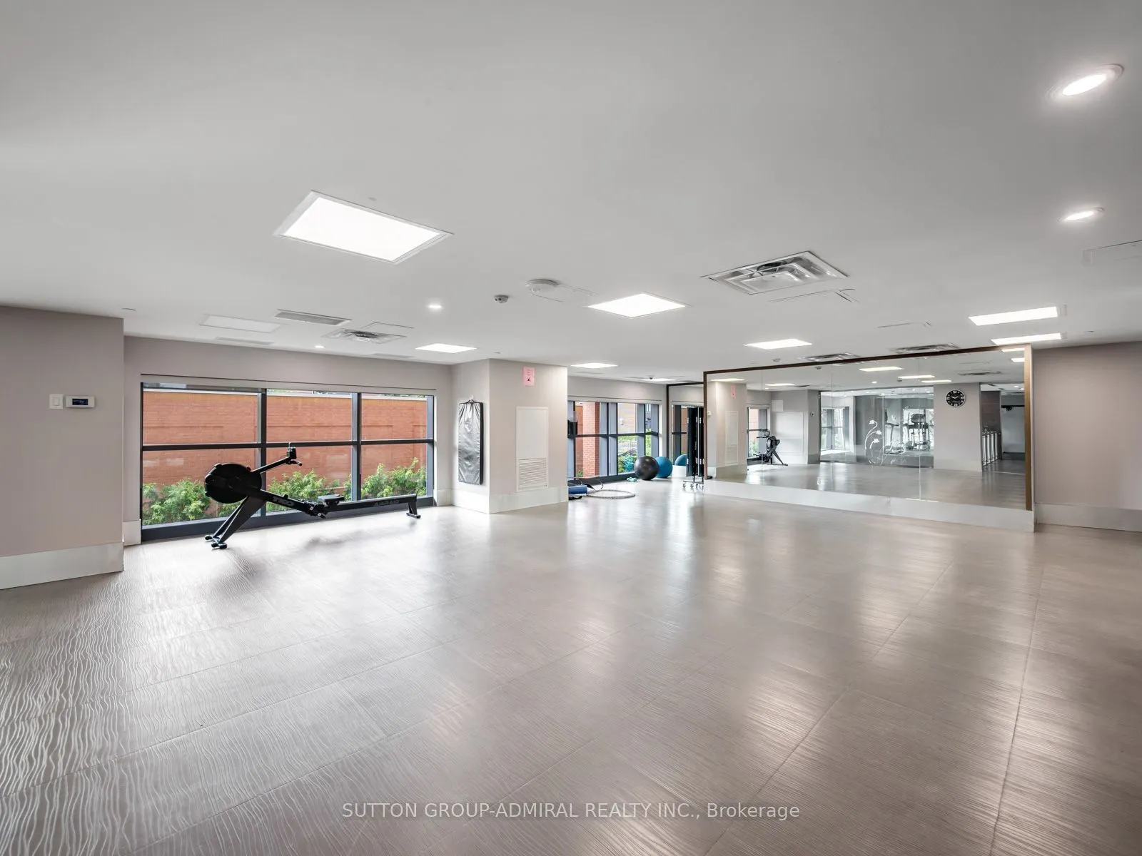 7608 Yonge Street #405