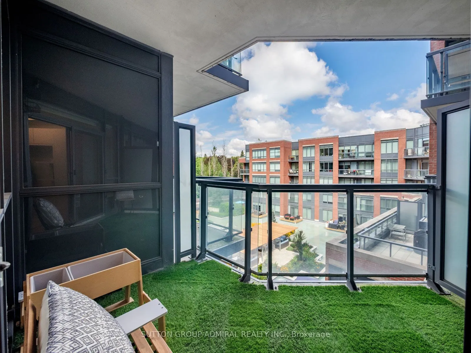 7608 Yonge Street #405
