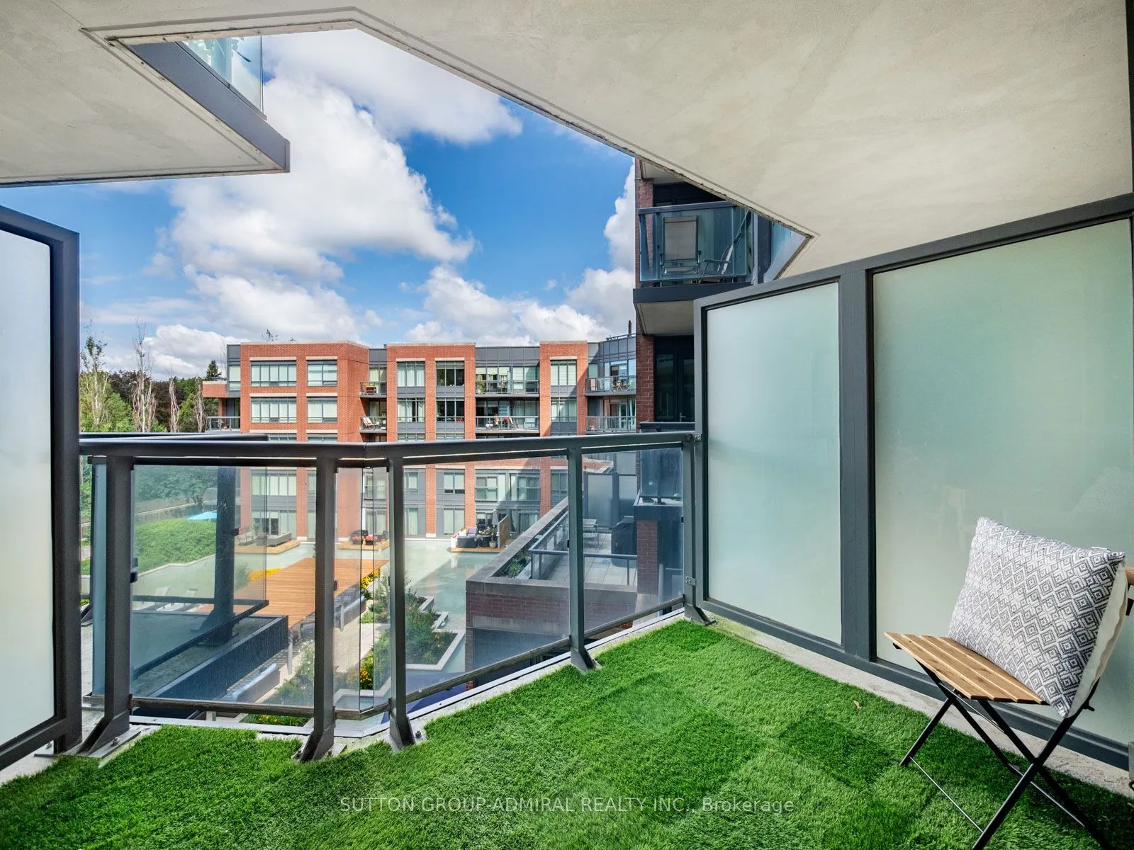 7608 Yonge Street #405