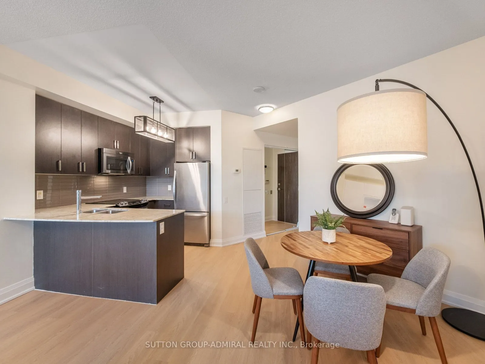 7608 Yonge Street #405