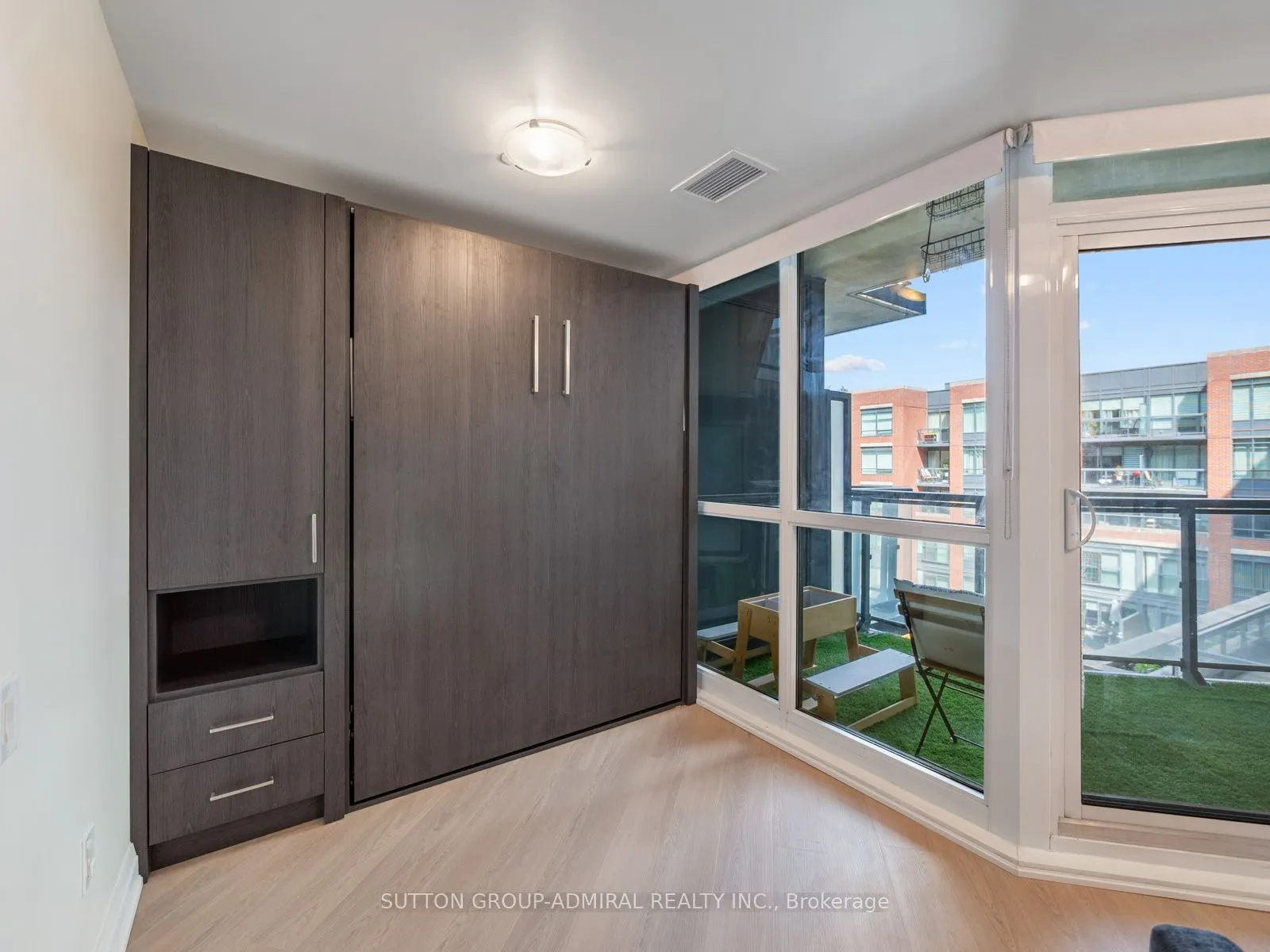 7608 Yonge Street #405