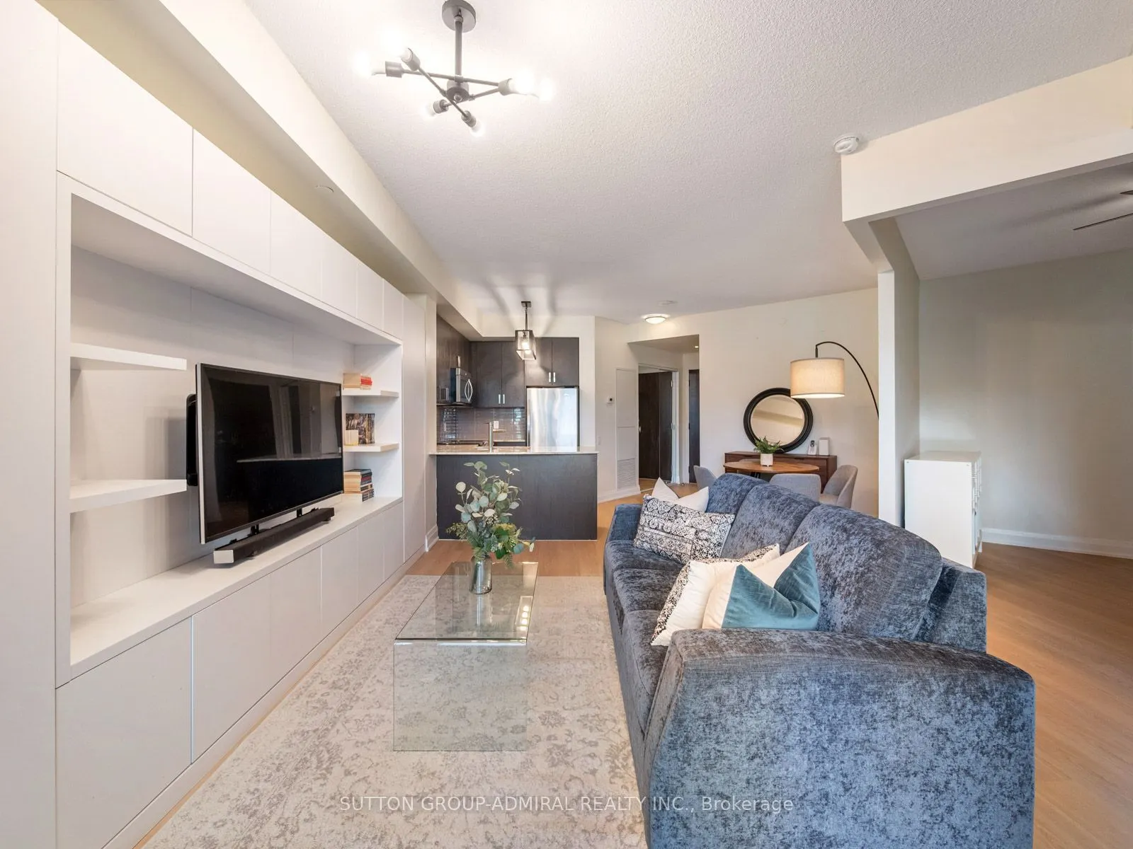 7608 Yonge Street #405