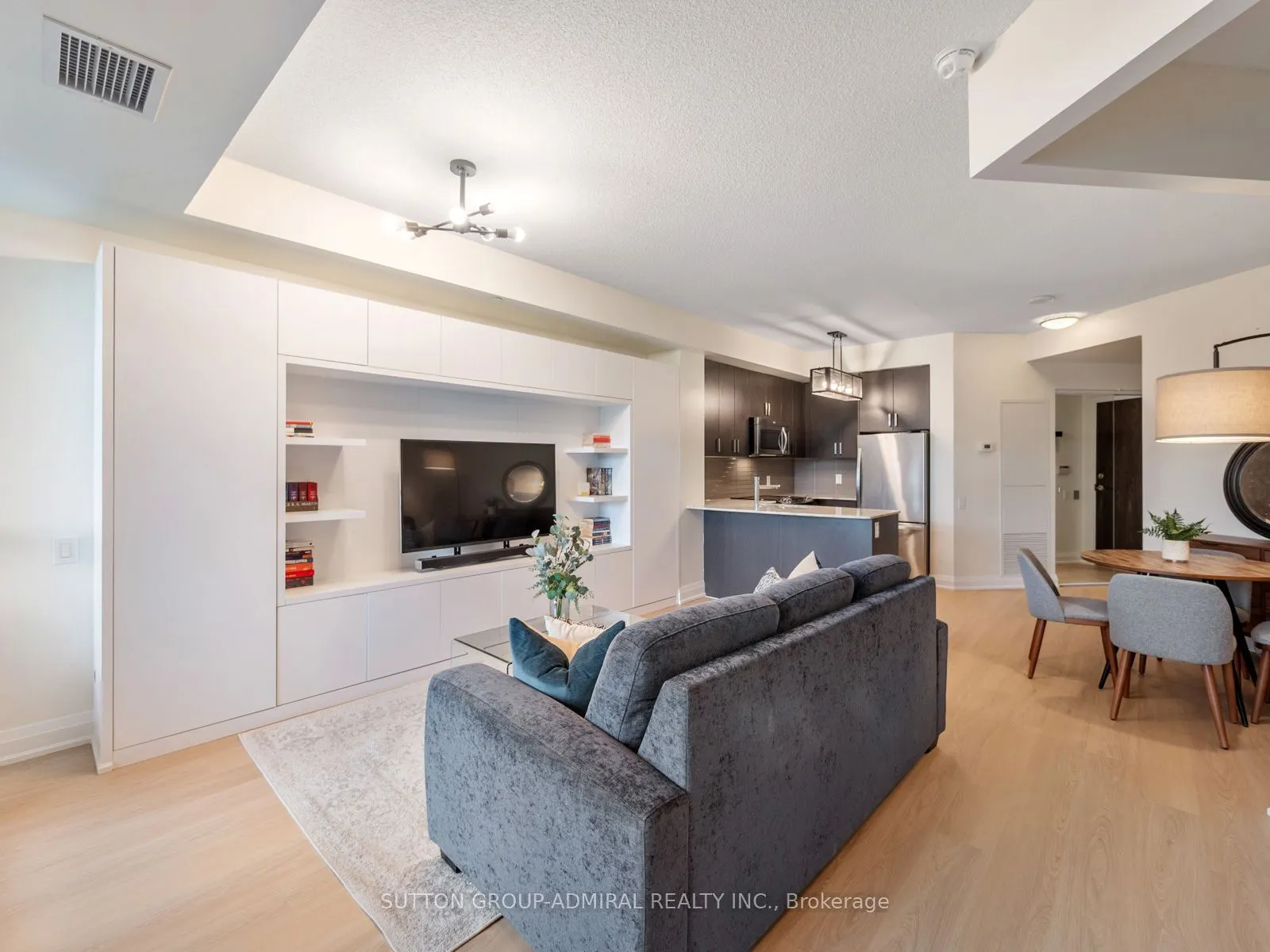 7608 Yonge Street #405