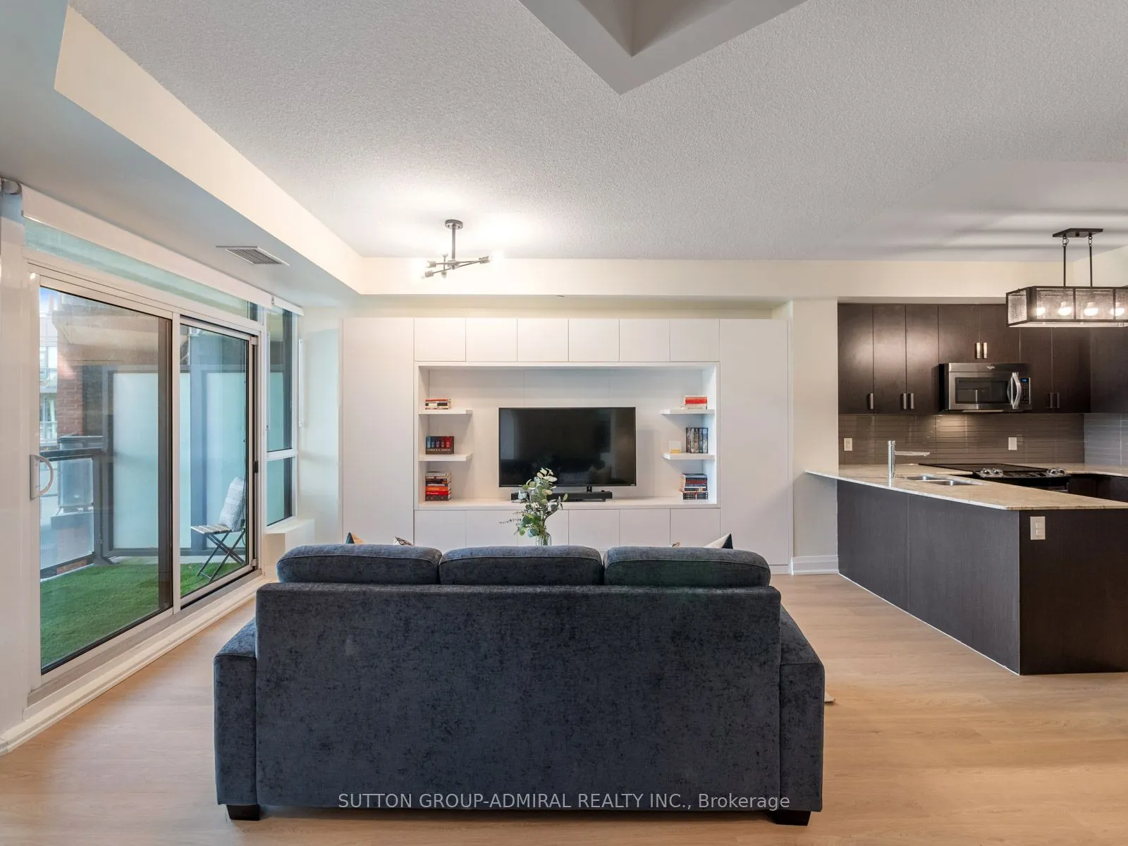 7608 Yonge Street #405