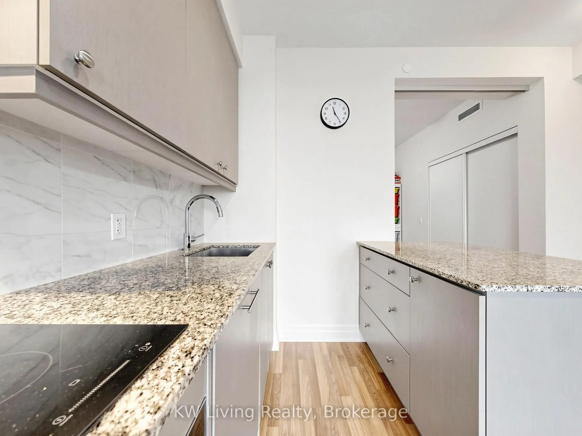 9075 Jane Street #2104