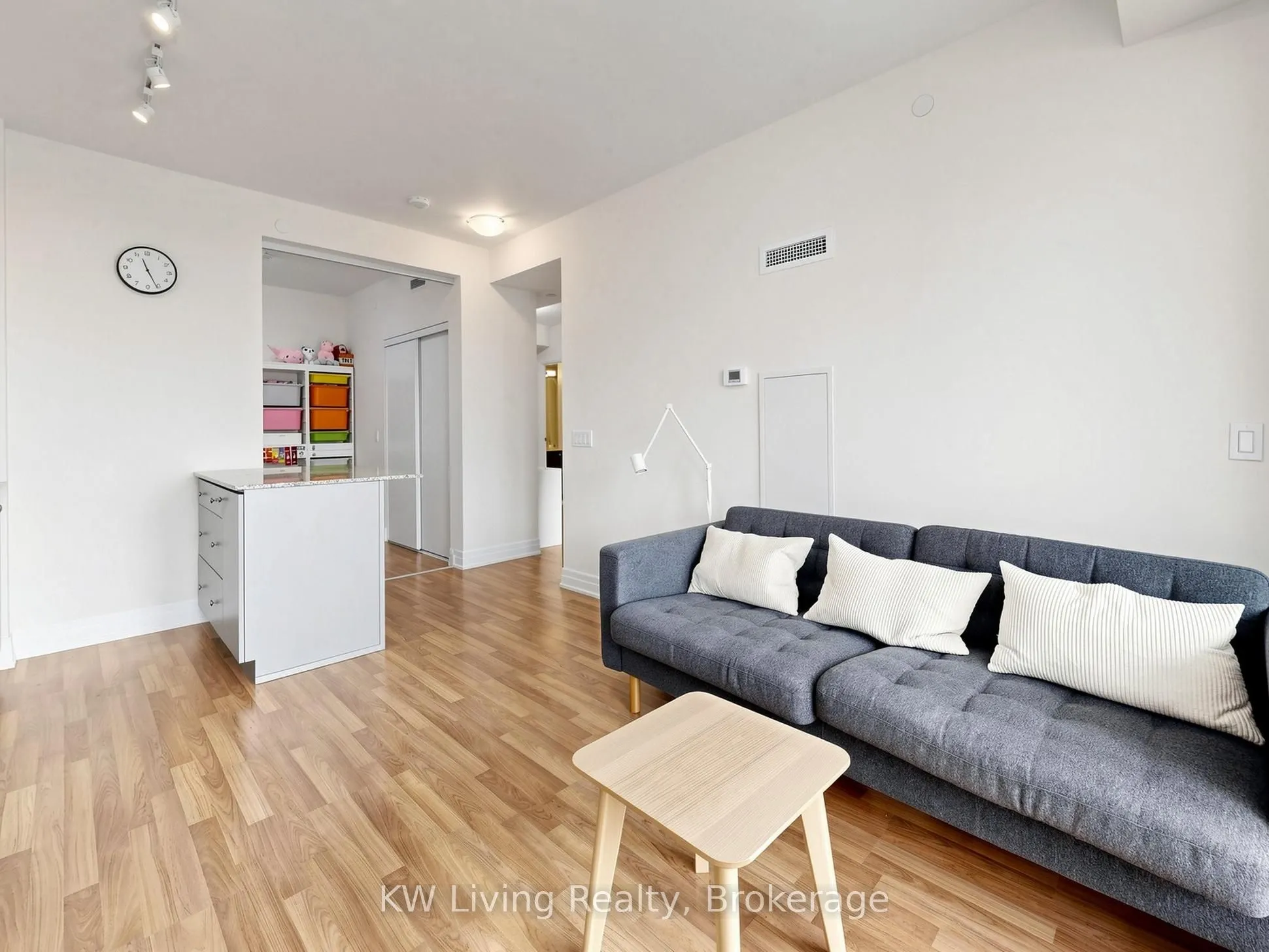 9075 Jane Street #2104