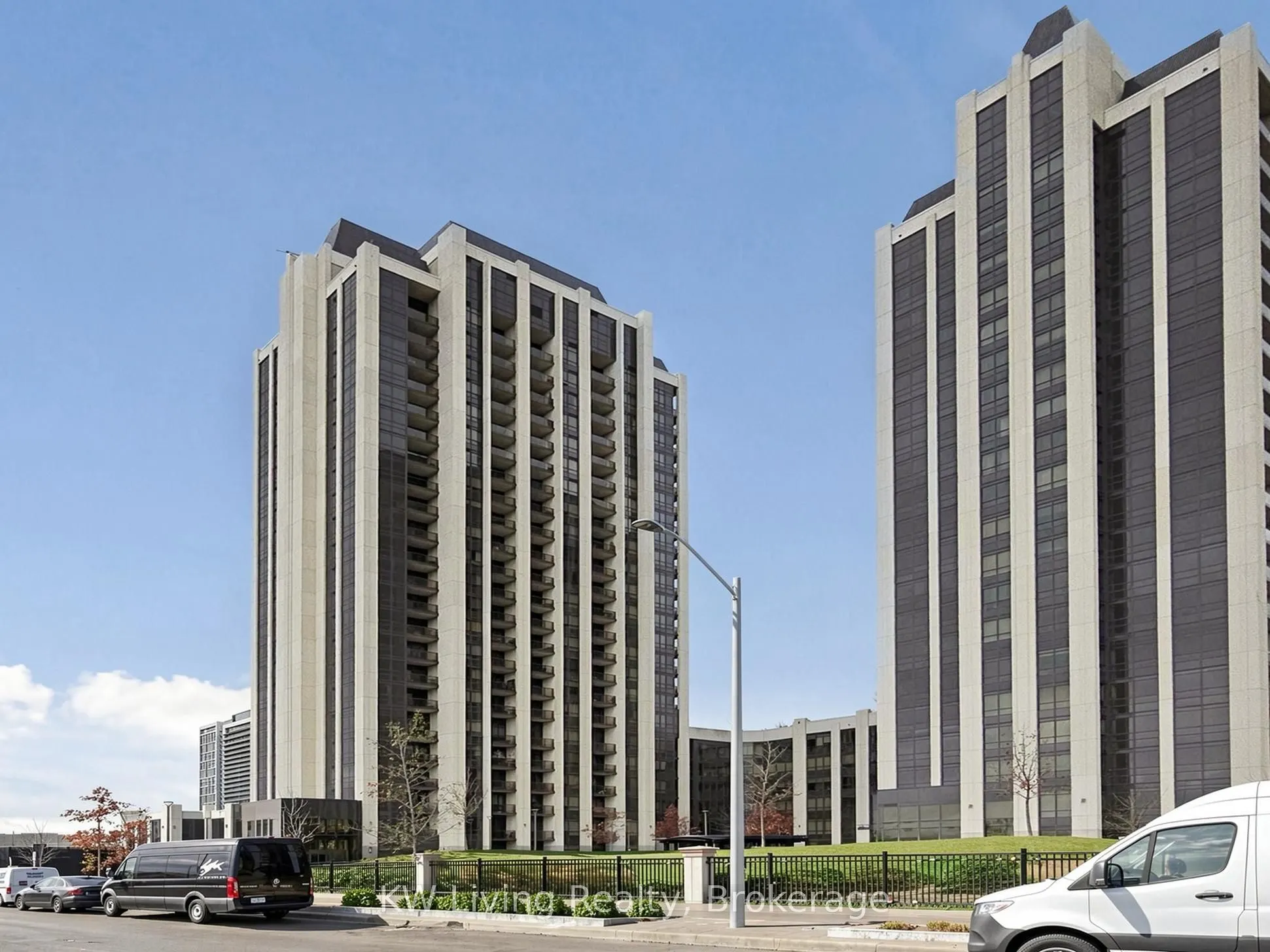 9075 Jane Street #2104