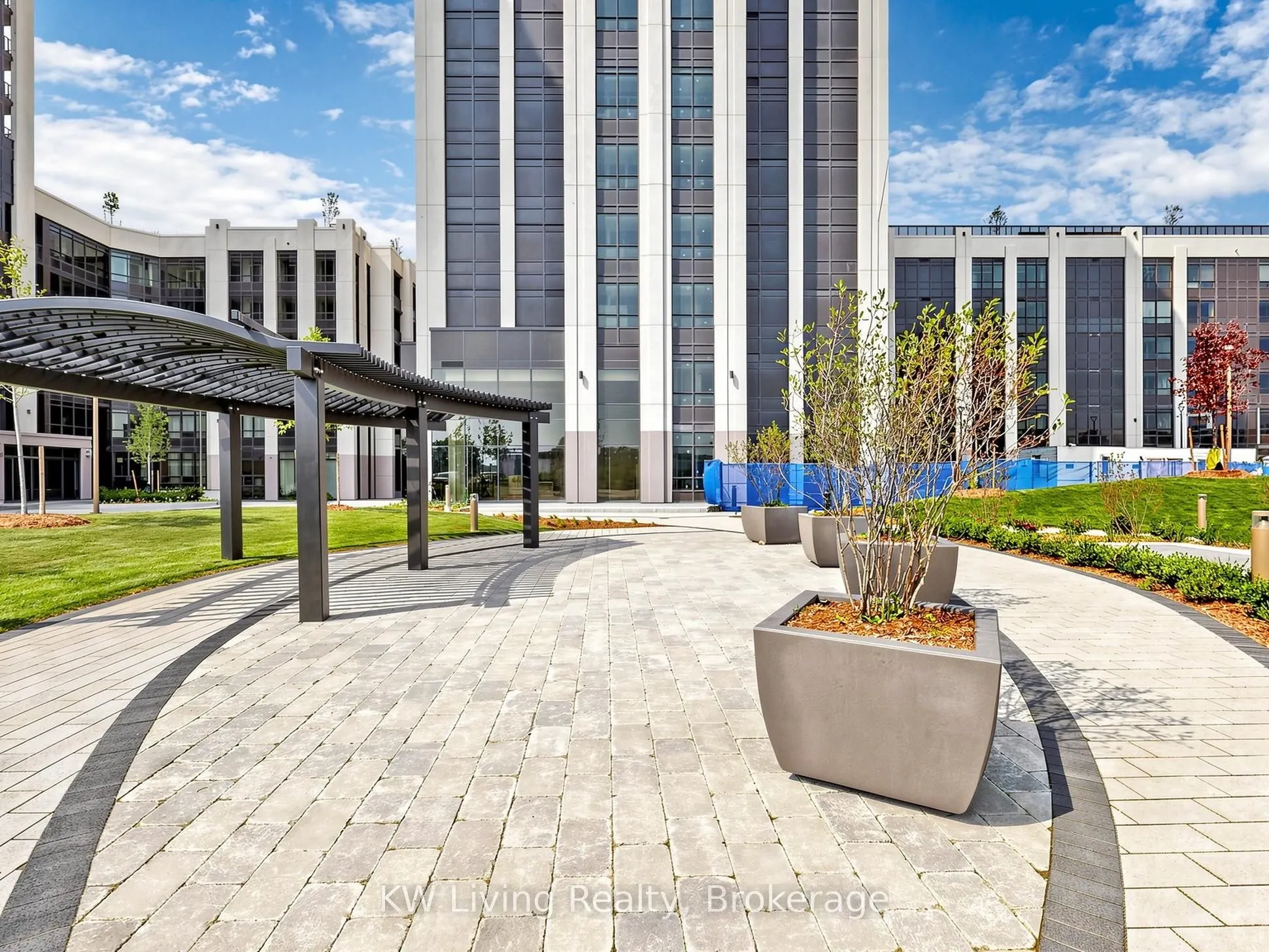 9075 Jane Street #2104