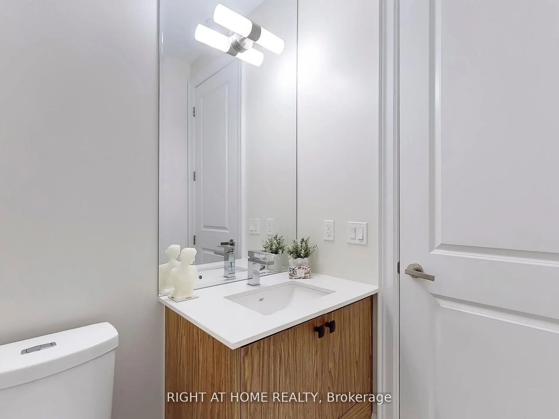 9075 Jane Street #106