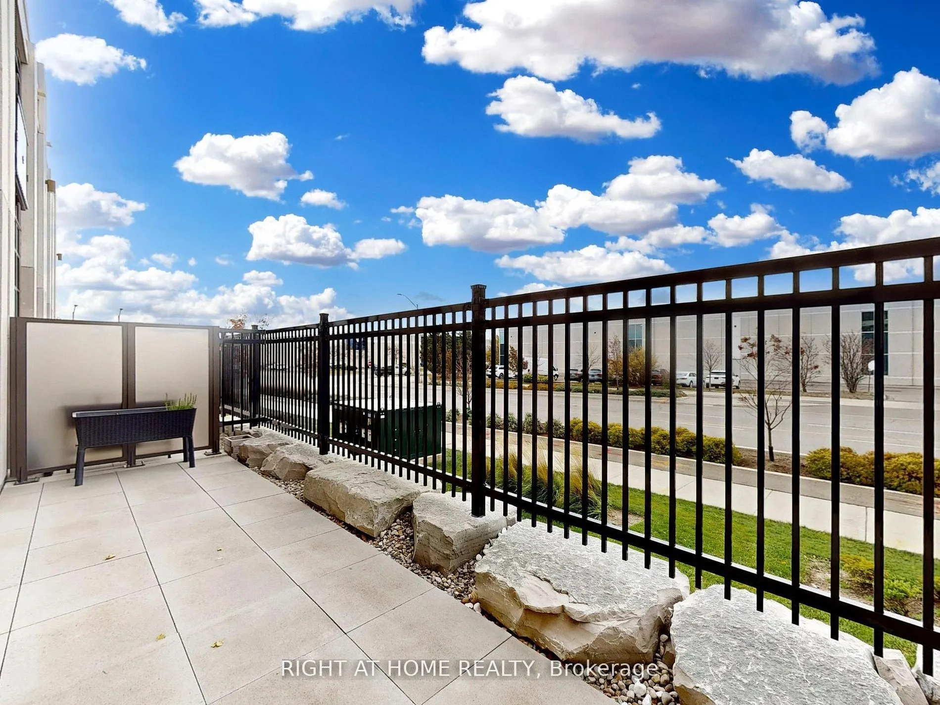 9075 Jane Street #106