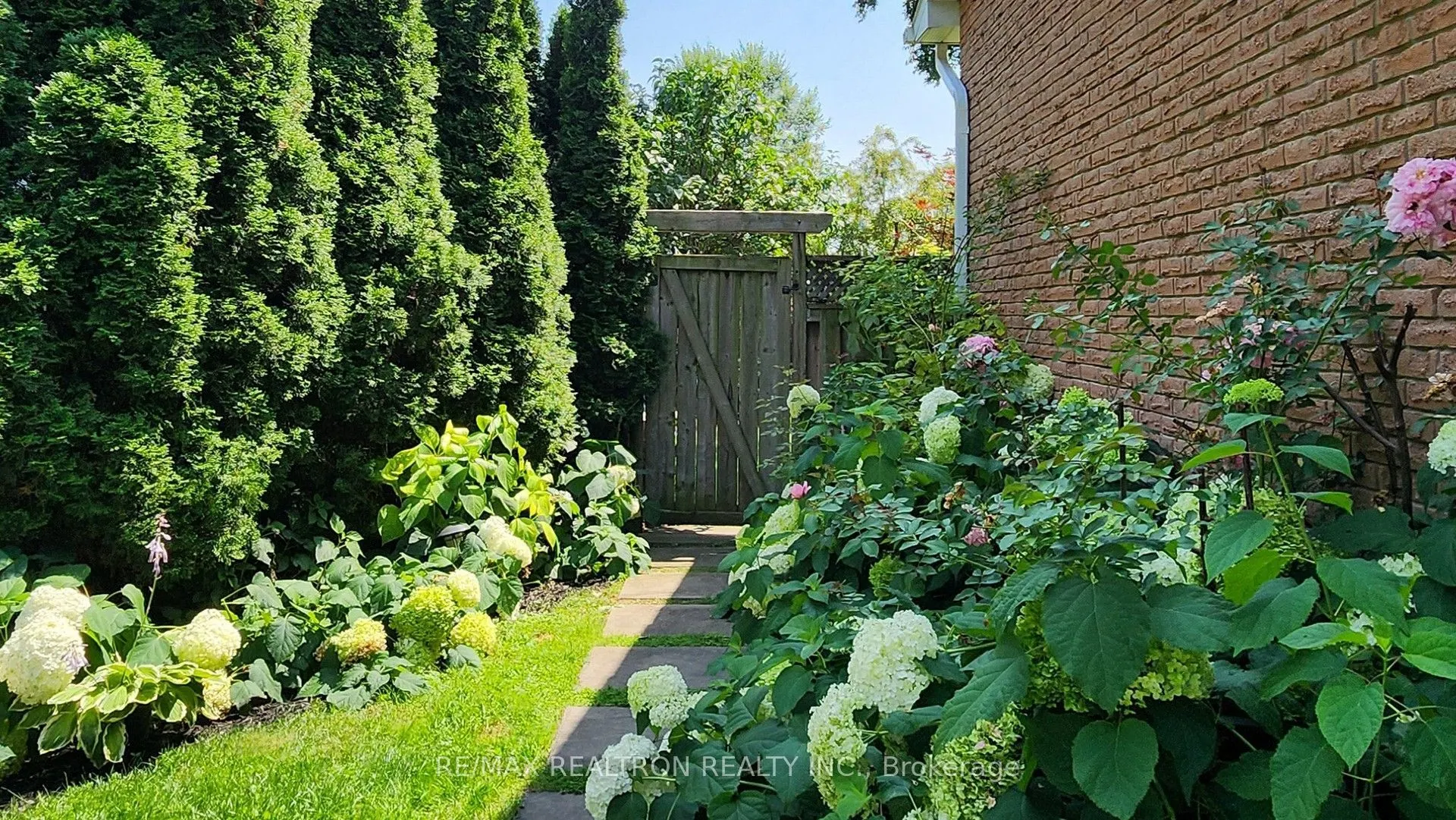 14 Oak Grove Court
