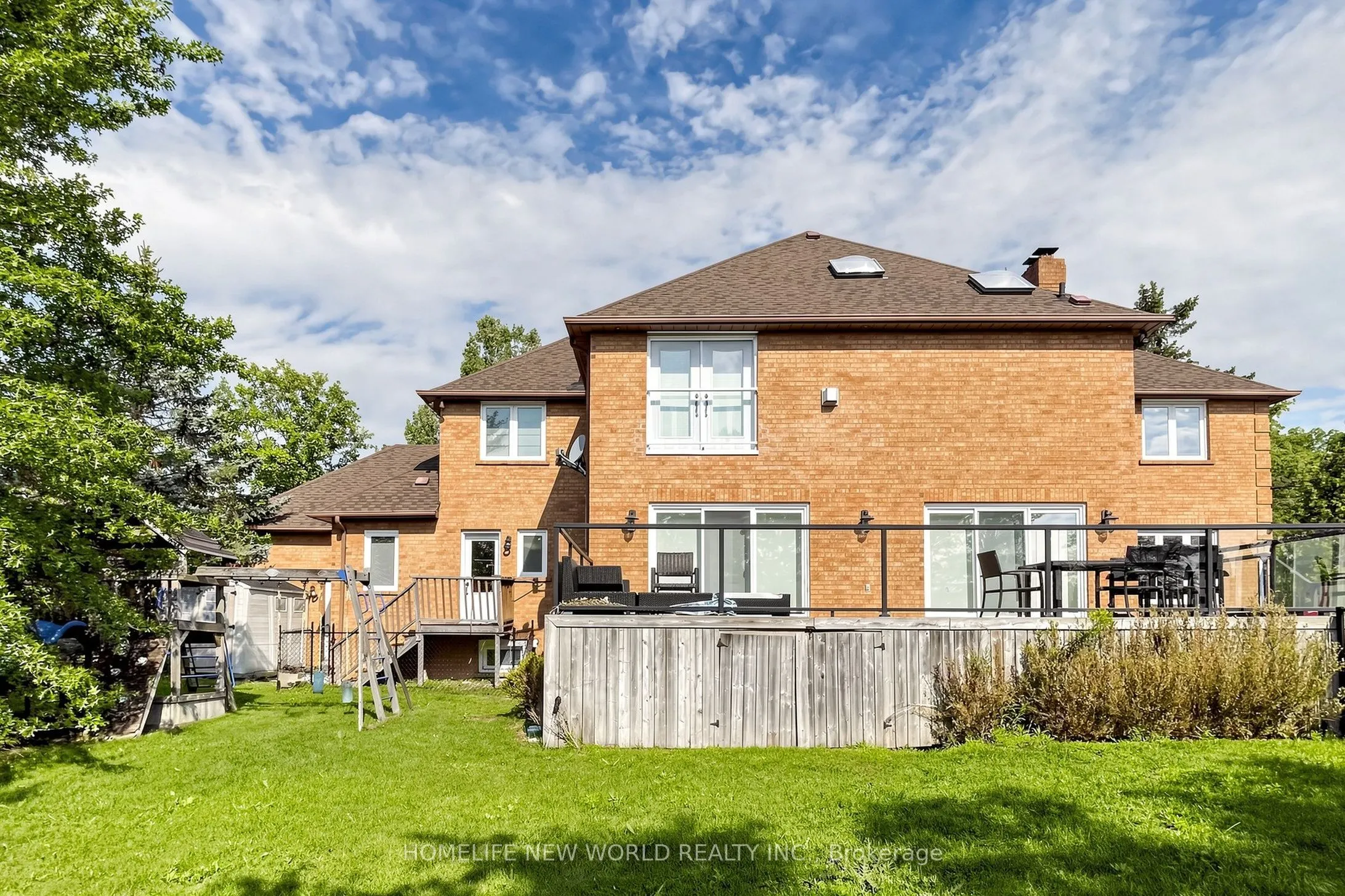 27 Walnut Glen Place