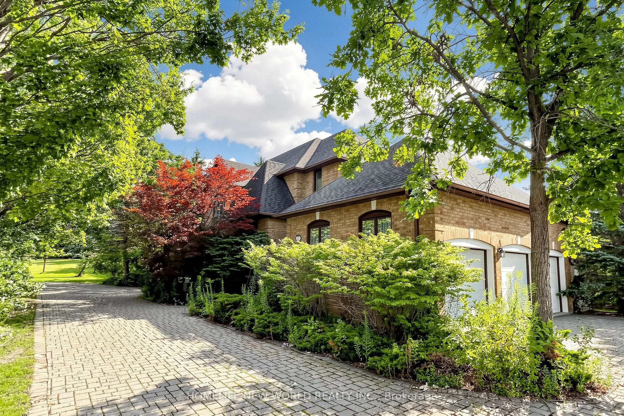 27 Walnut Glen Place
