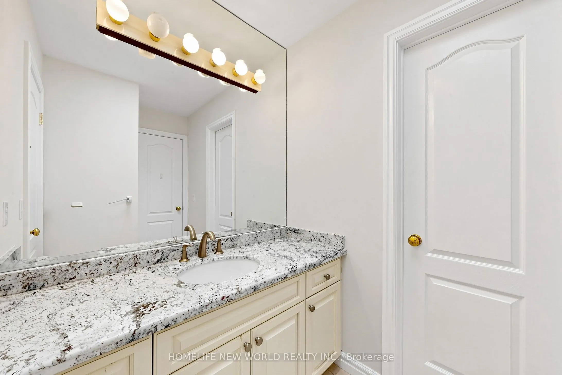 27 Walnut Glen Place