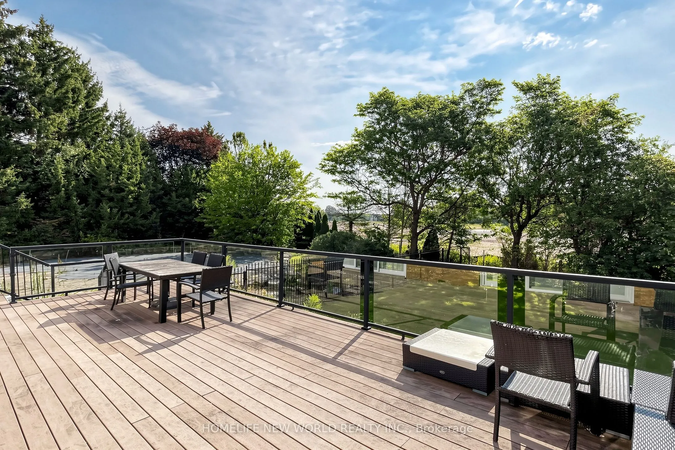 27 Walnut Glen Place