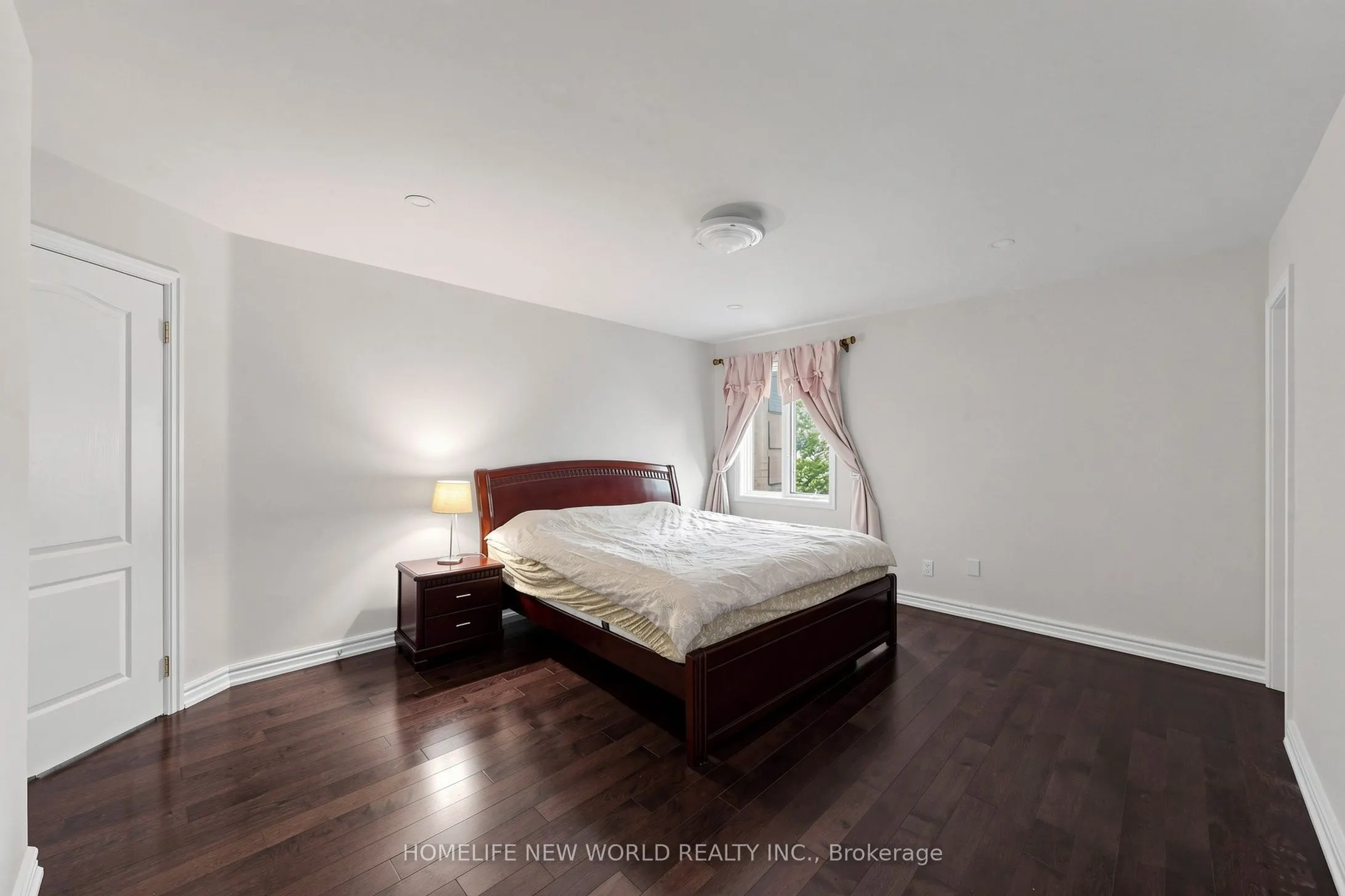 27 Walnut Glen Place