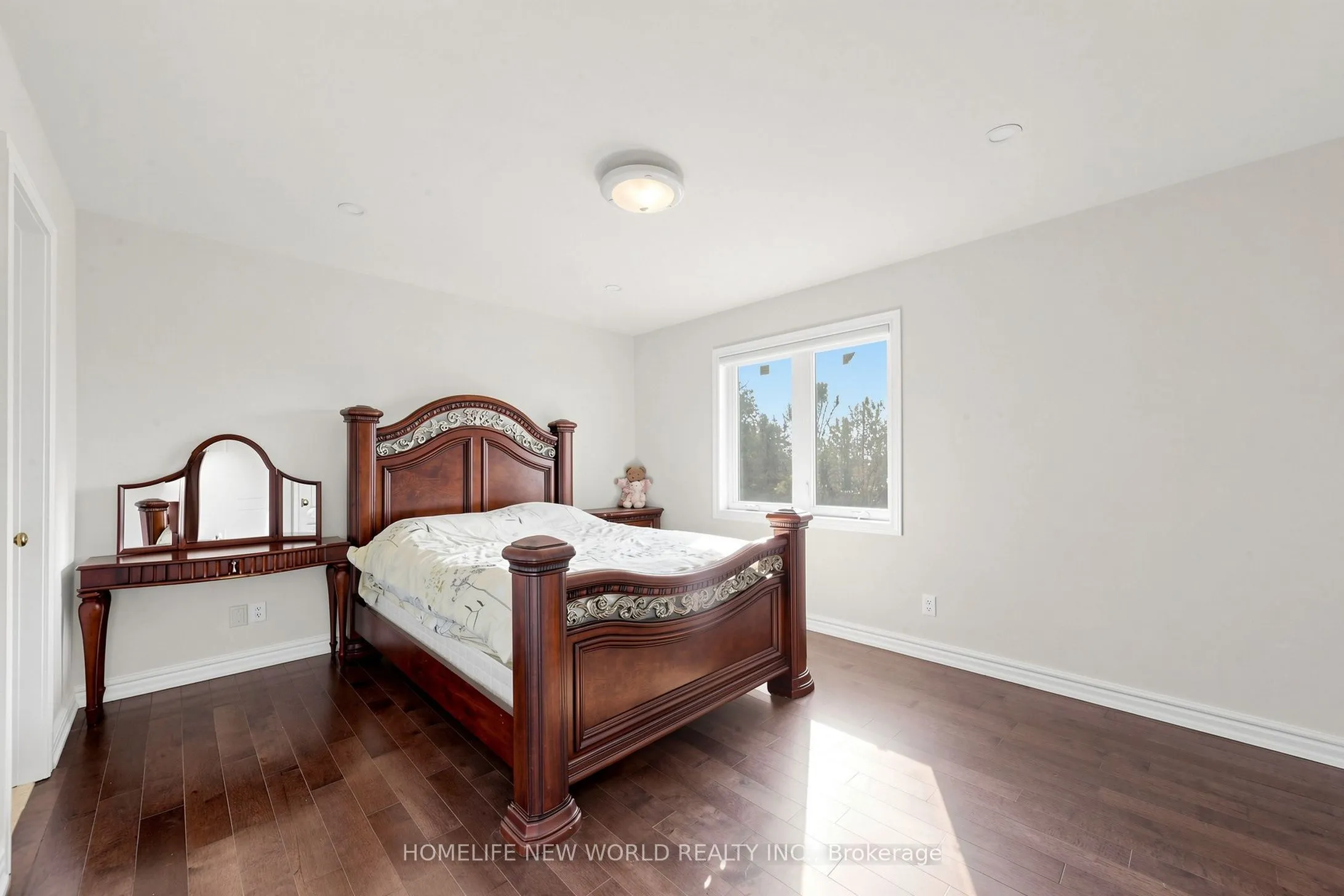 27 Walnut Glen Place