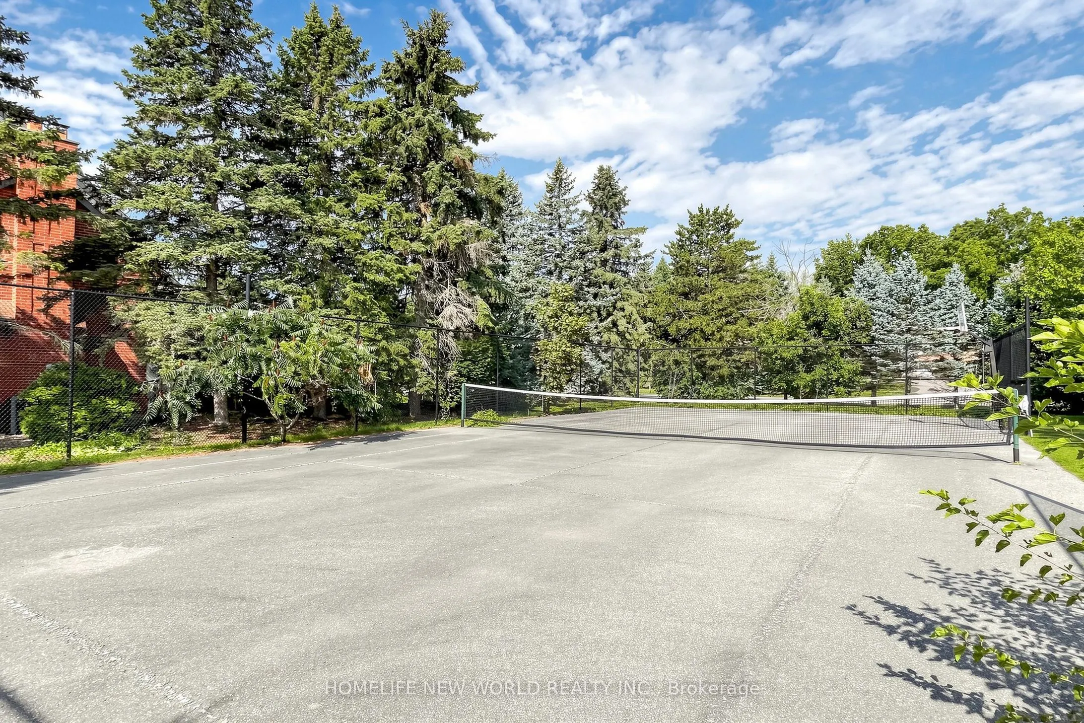 27 Walnut Glen Place