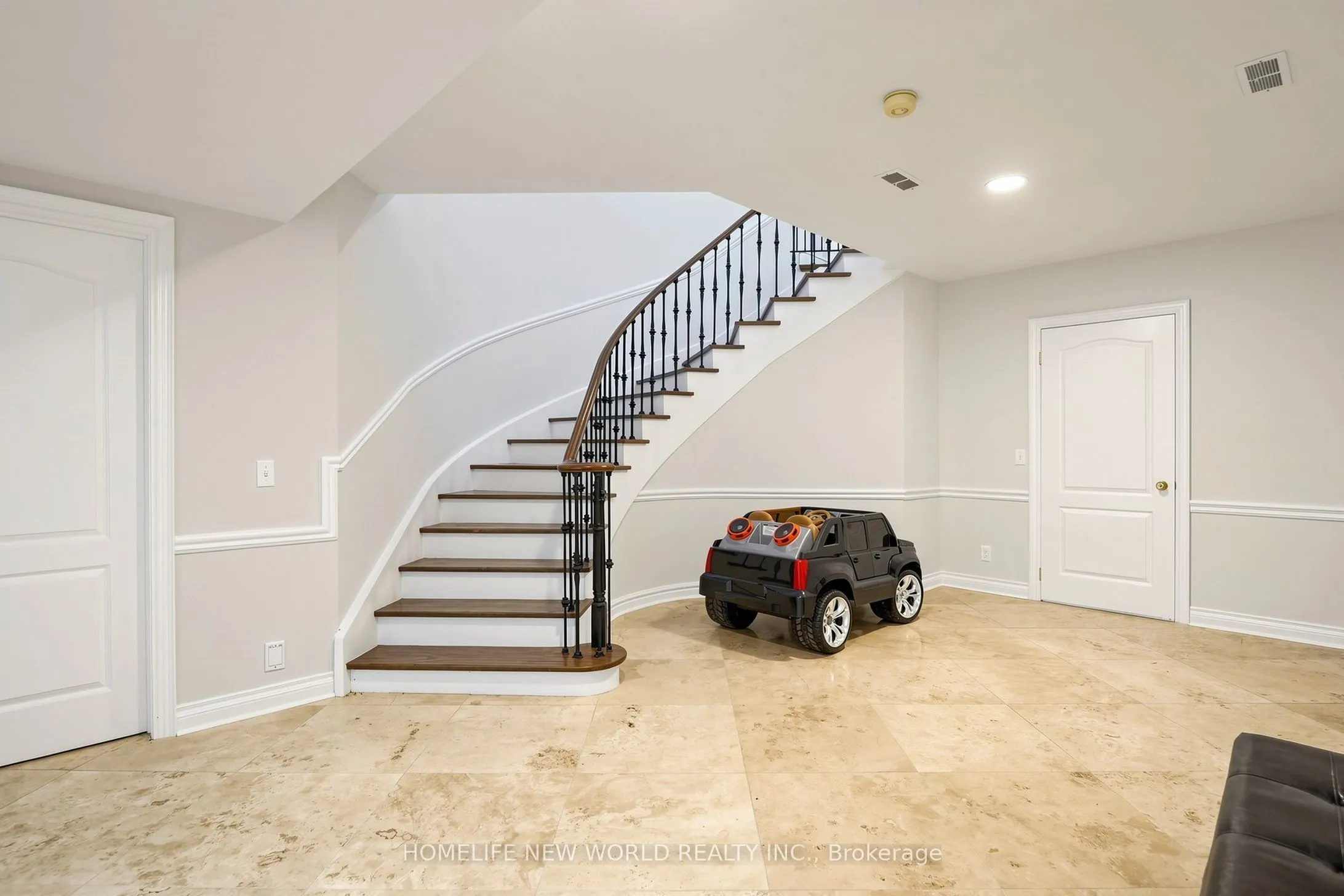 27 Walnut Glen Place