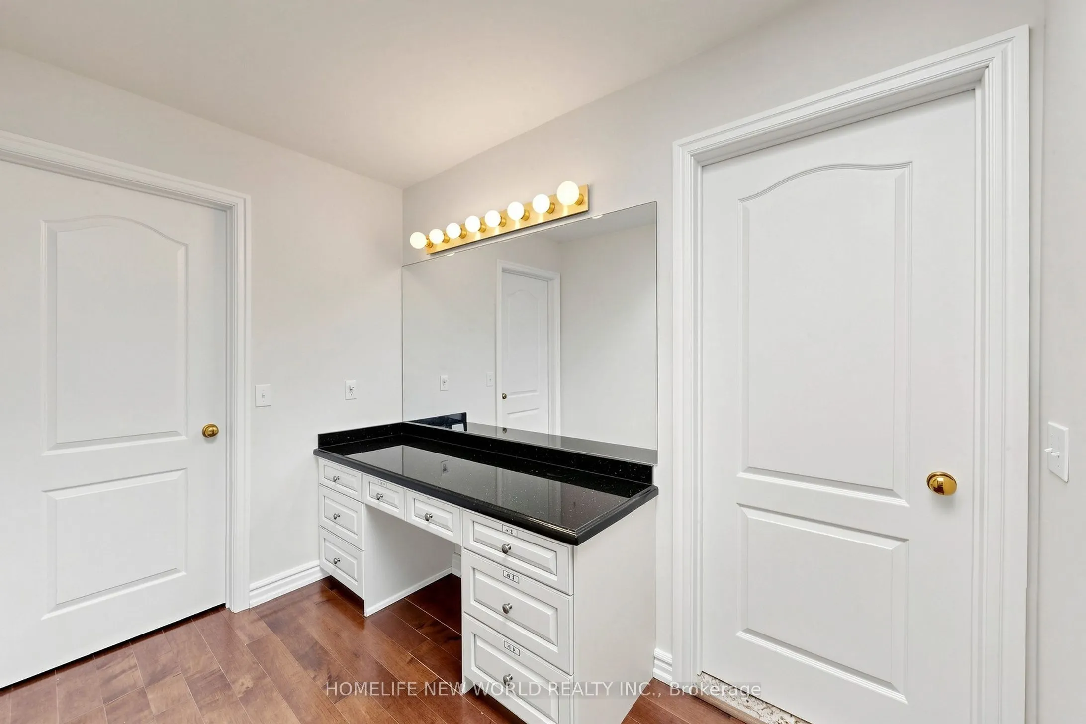 27 Walnut Glen Place
