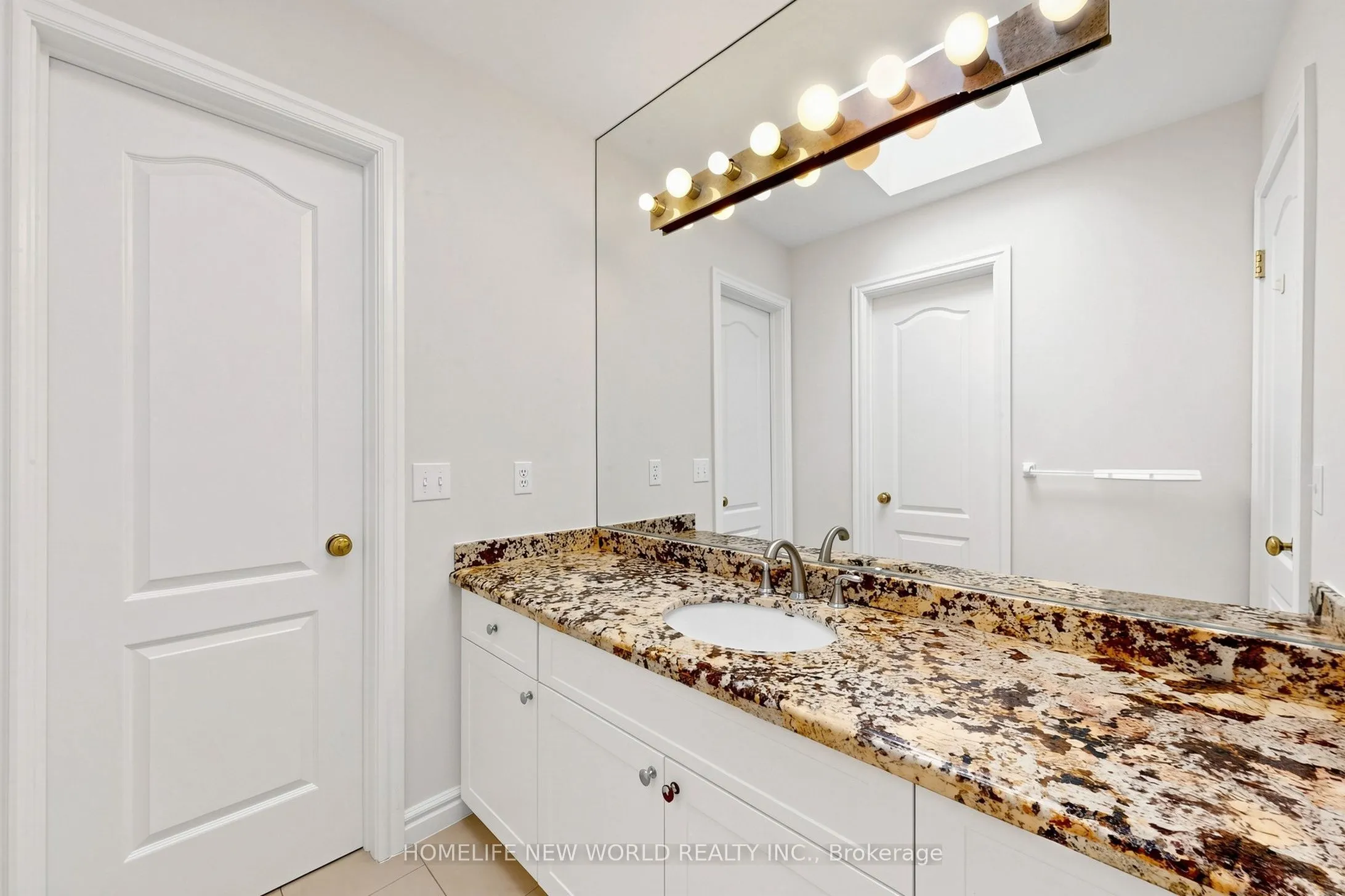 27 Walnut Glen Place