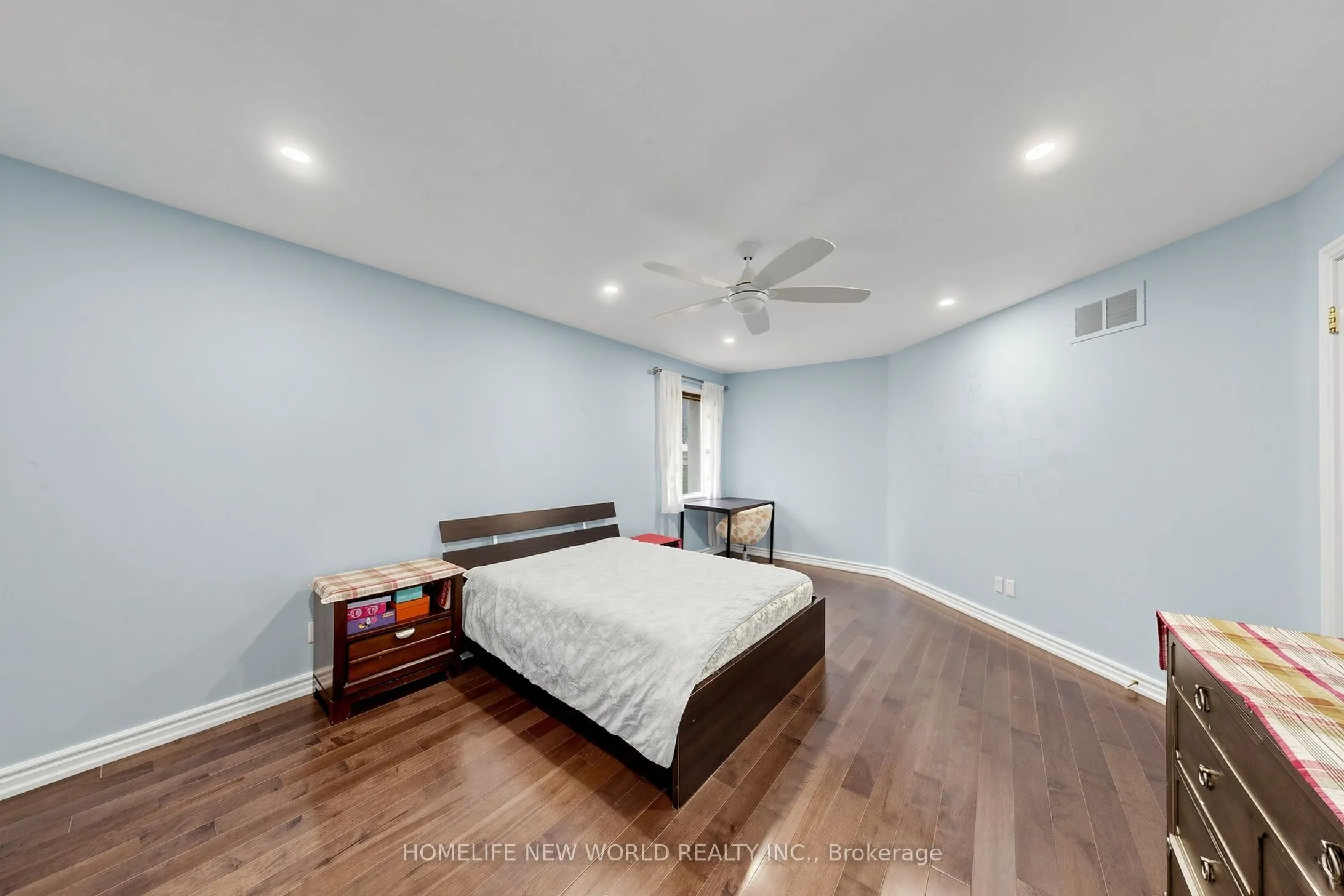 27 Walnut Glen Place