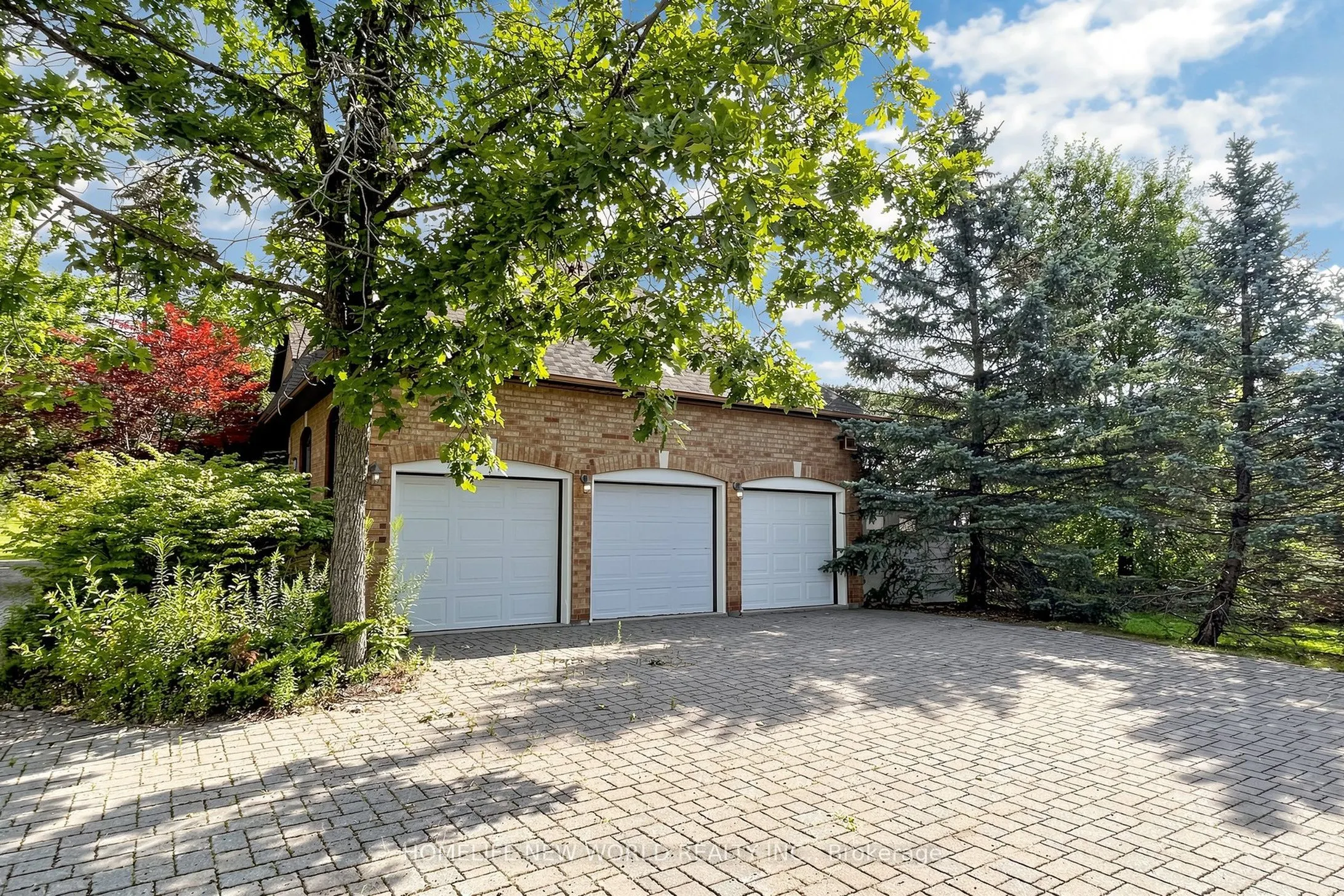 27 Walnut Glen Place