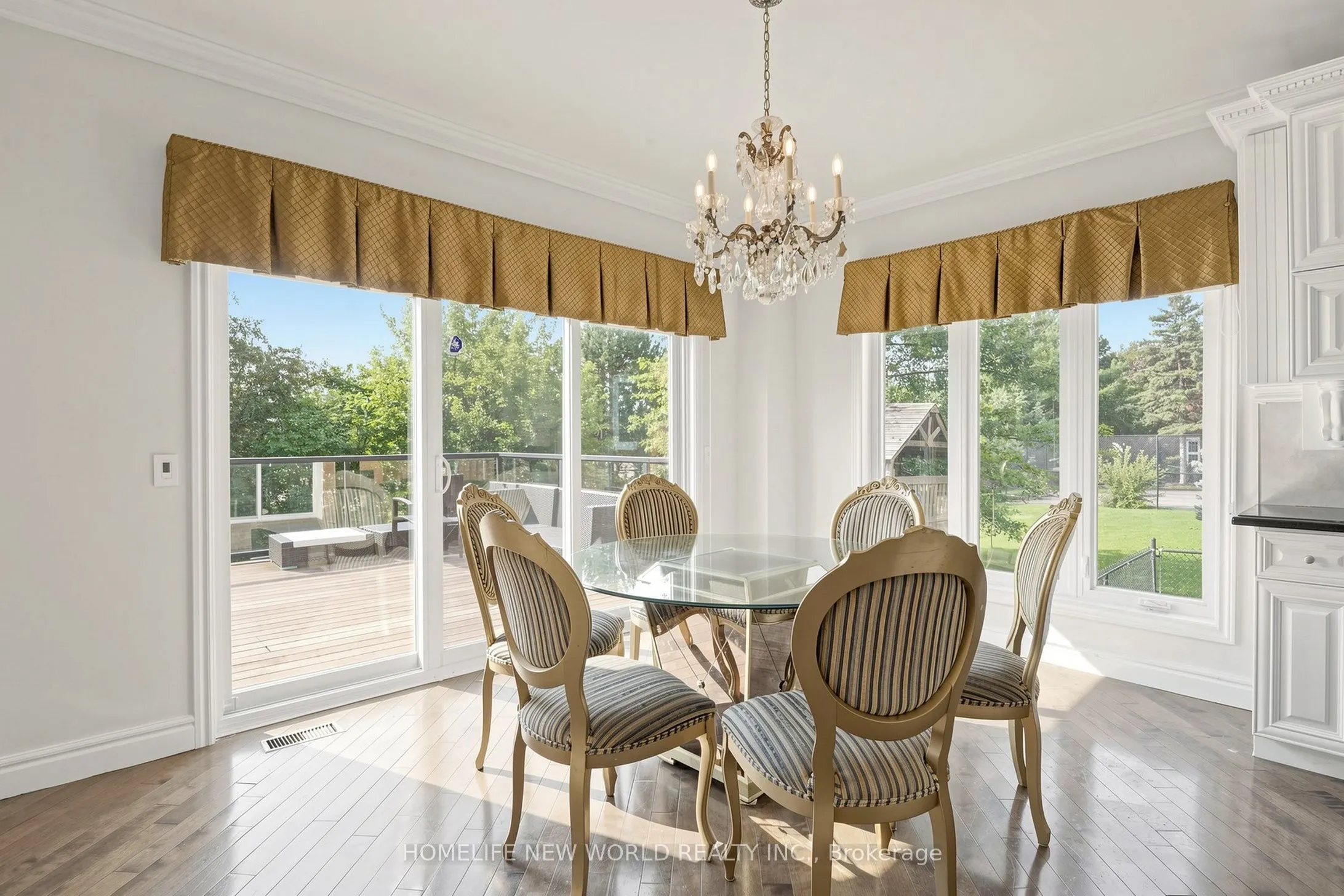 27 Walnut Glen Place