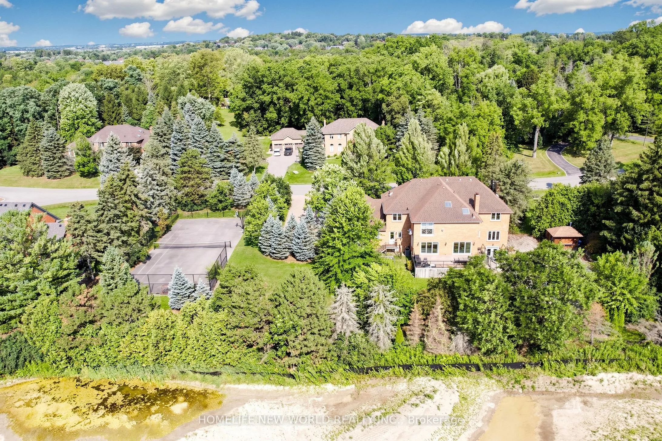 27 Walnut Glen Place