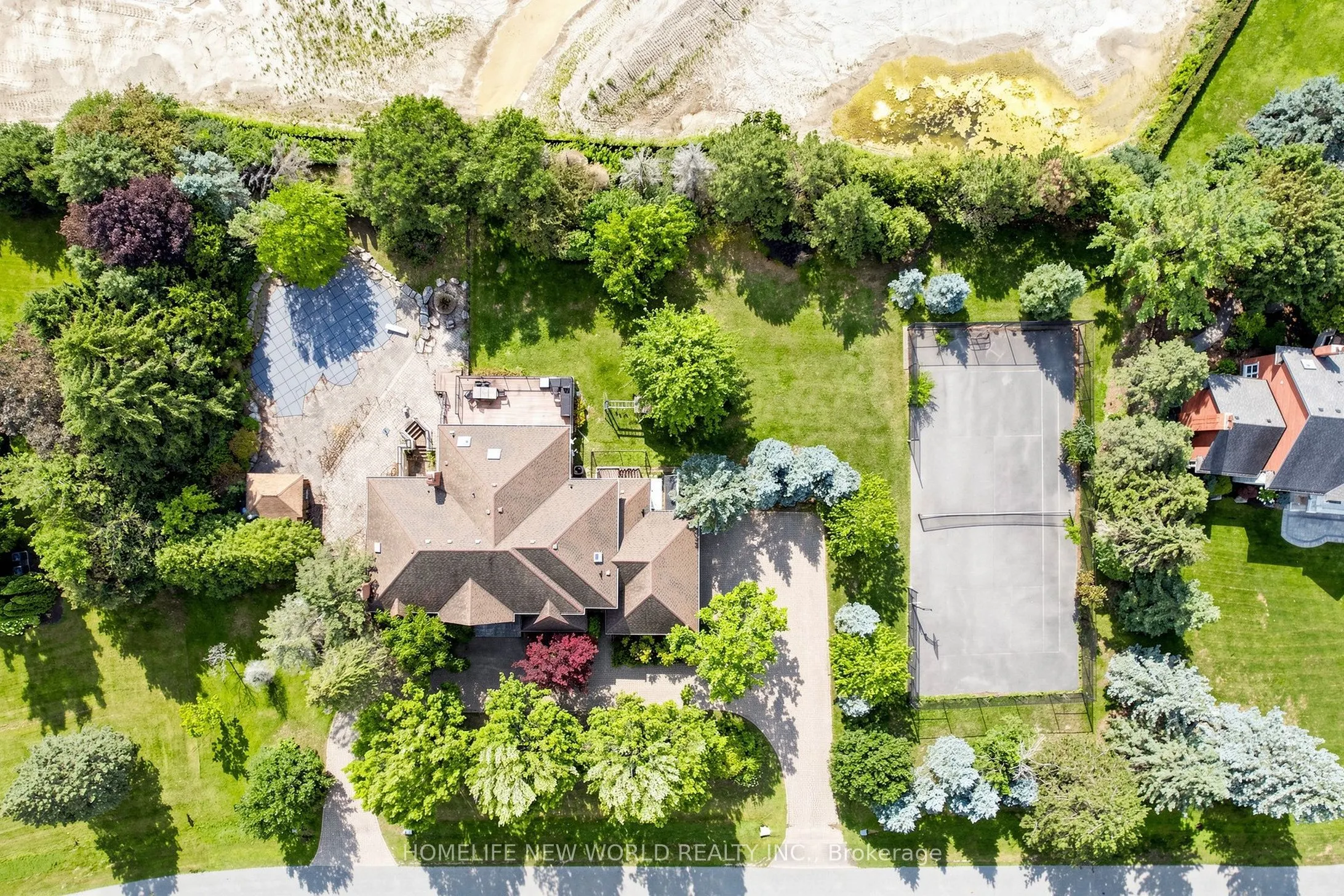 27 Walnut Glen Place