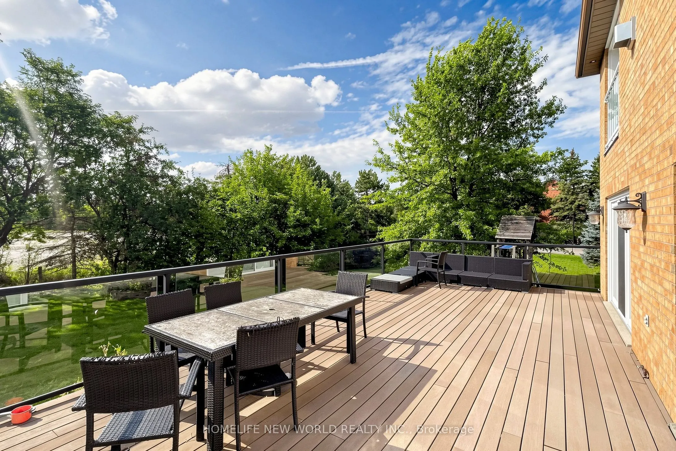 27 Walnut Glen Place