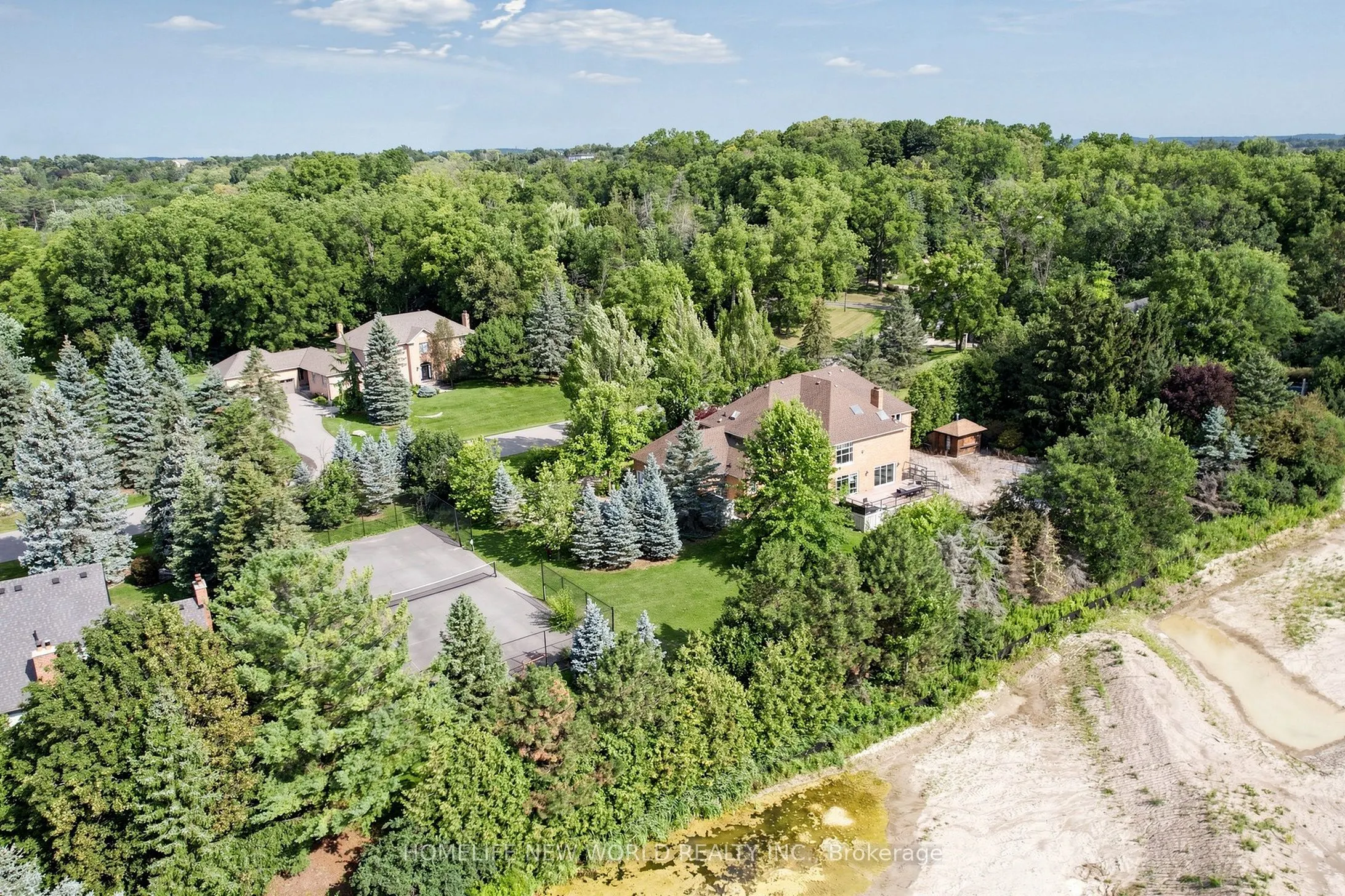 27 Walnut Glen Place