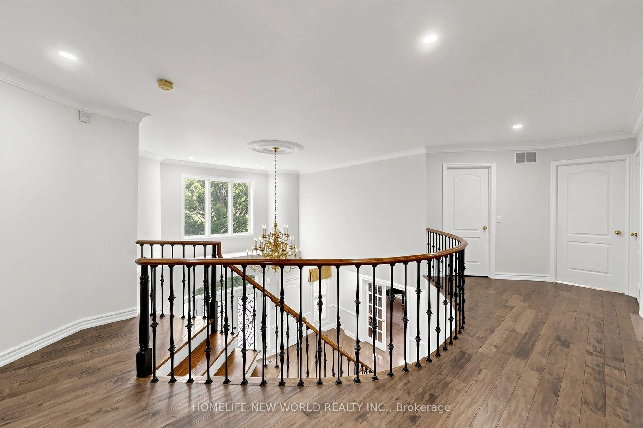 27 Walnut Glen Place