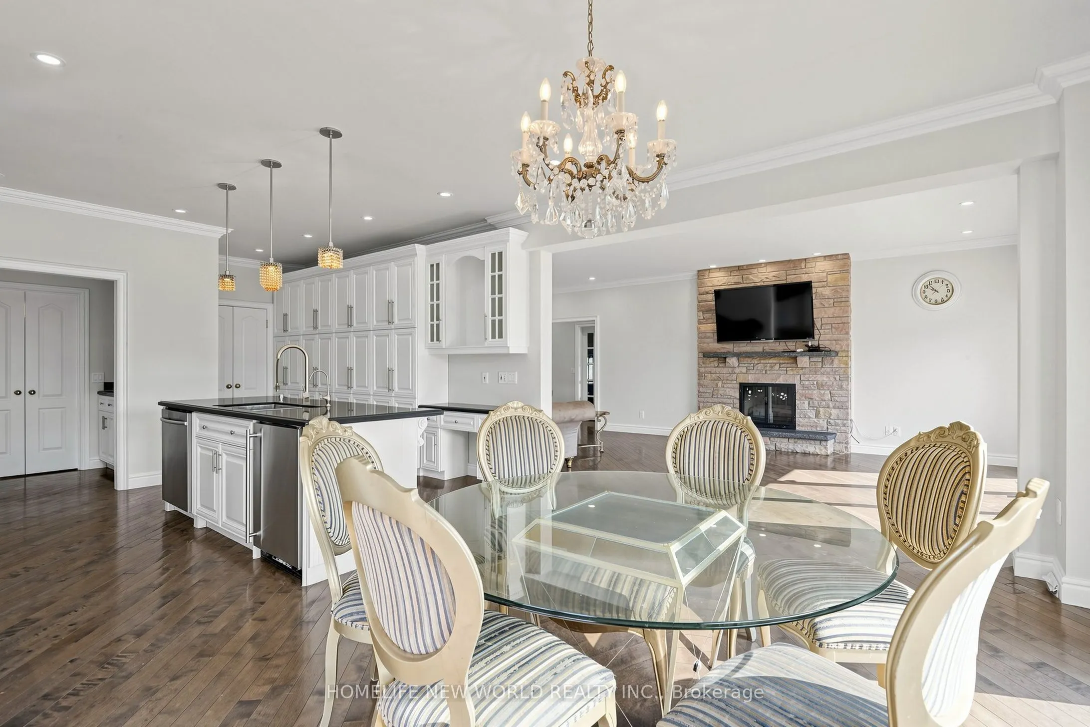 27 Walnut Glen Place