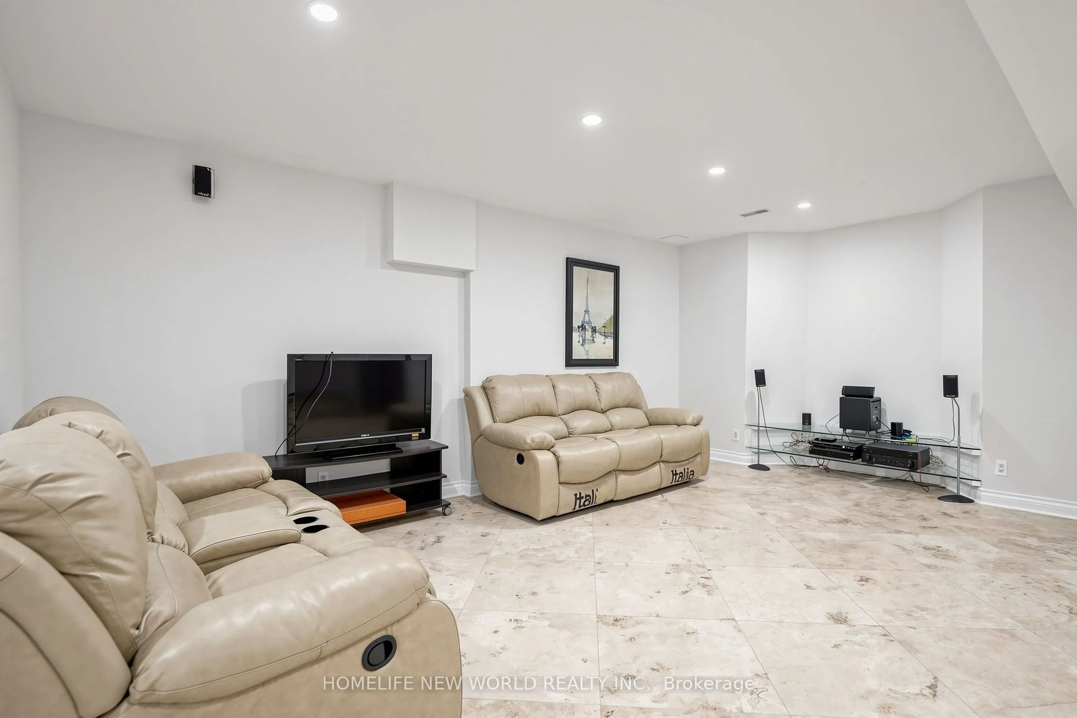 27 Walnut Glen Place
