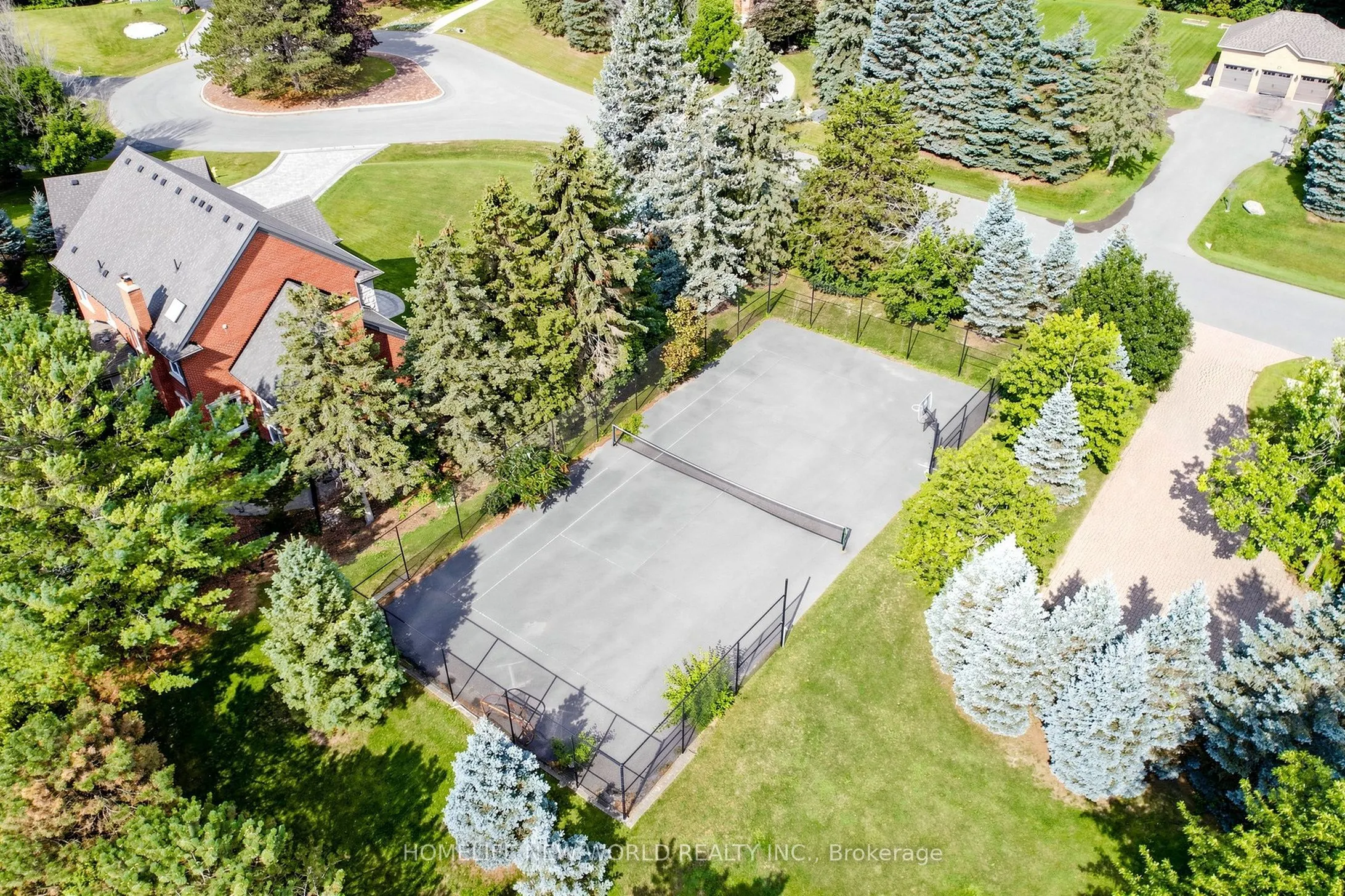 27 Walnut Glen Place