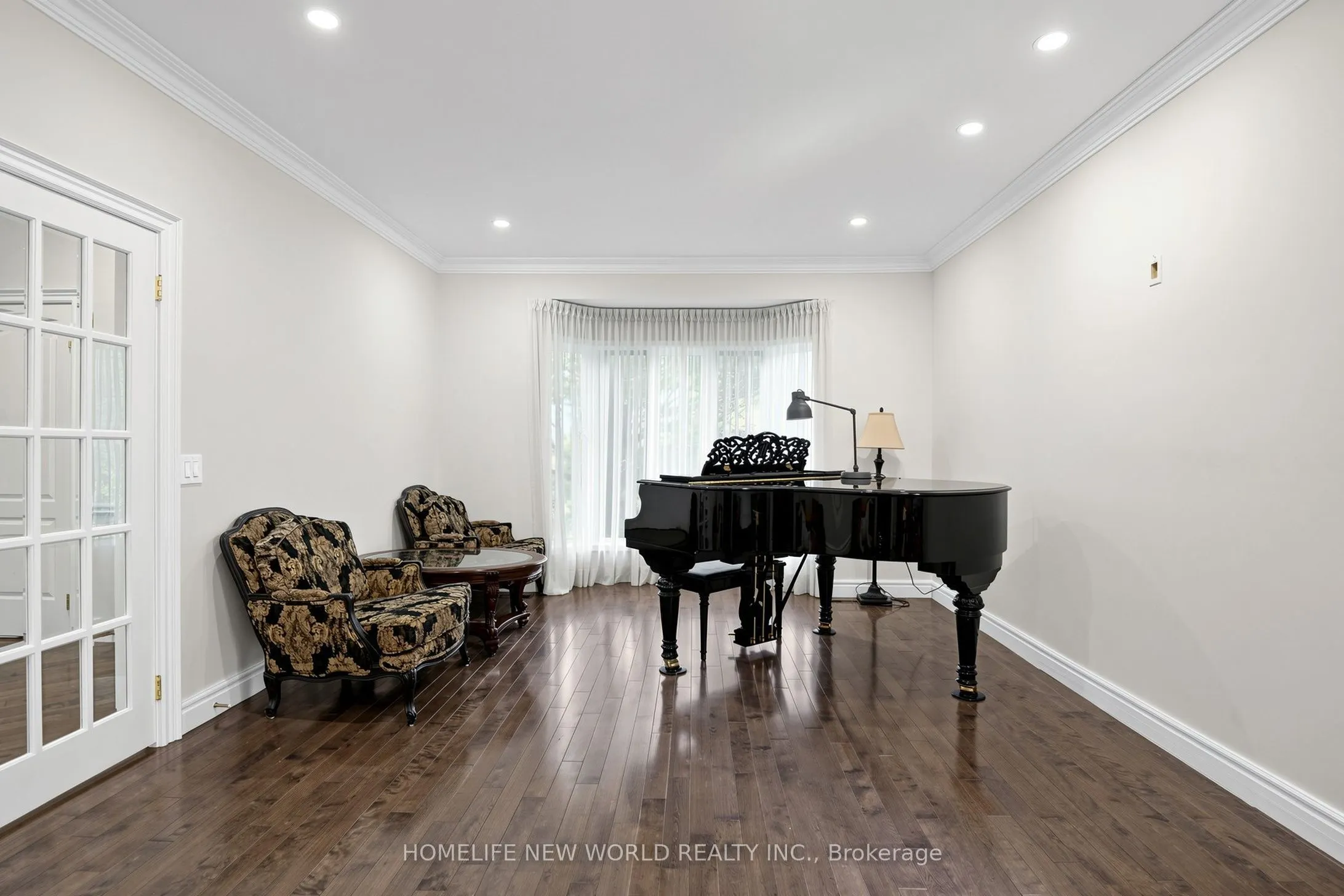 27 Walnut Glen Place