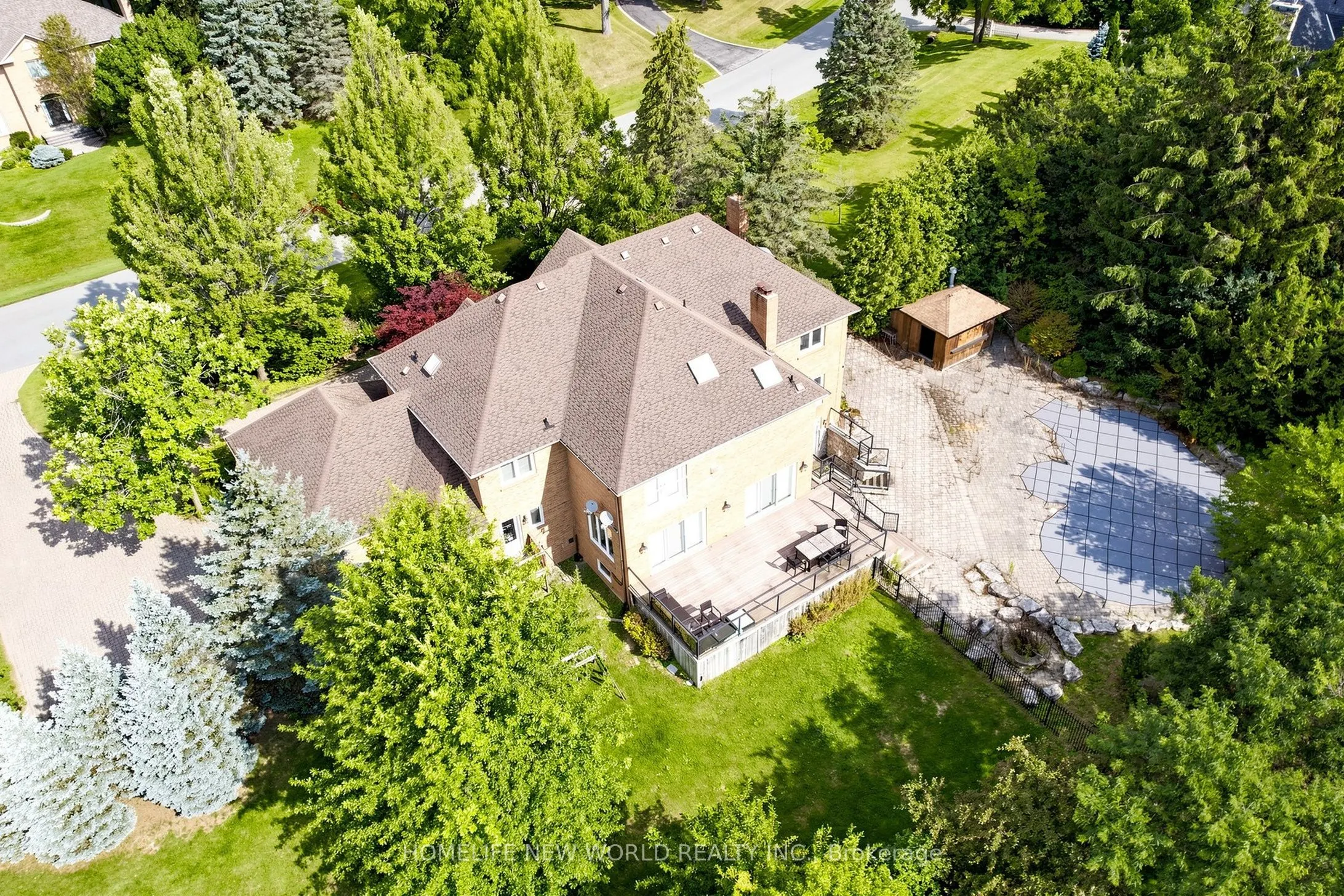 27 Walnut Glen Place