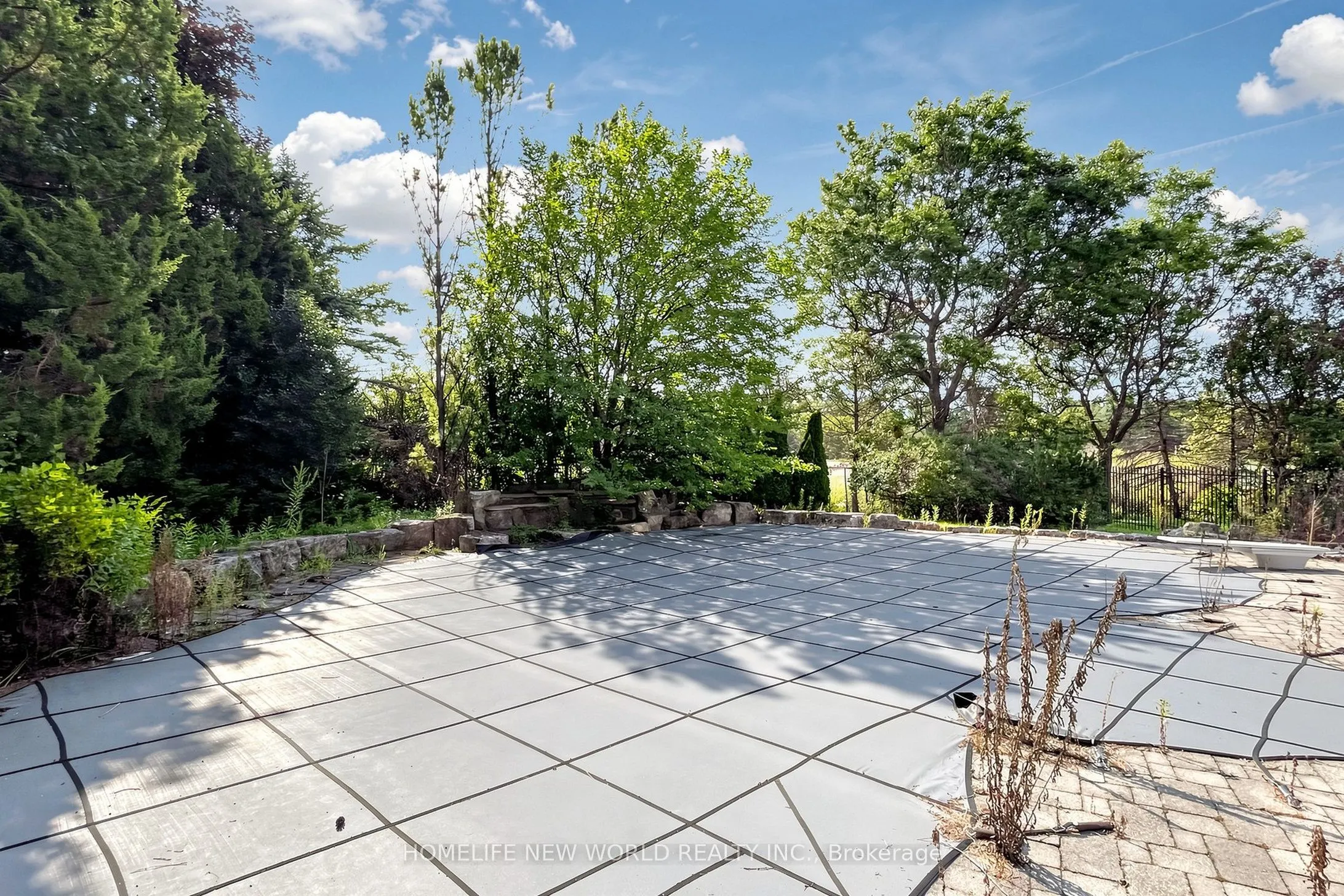 27 Walnut Glen Place