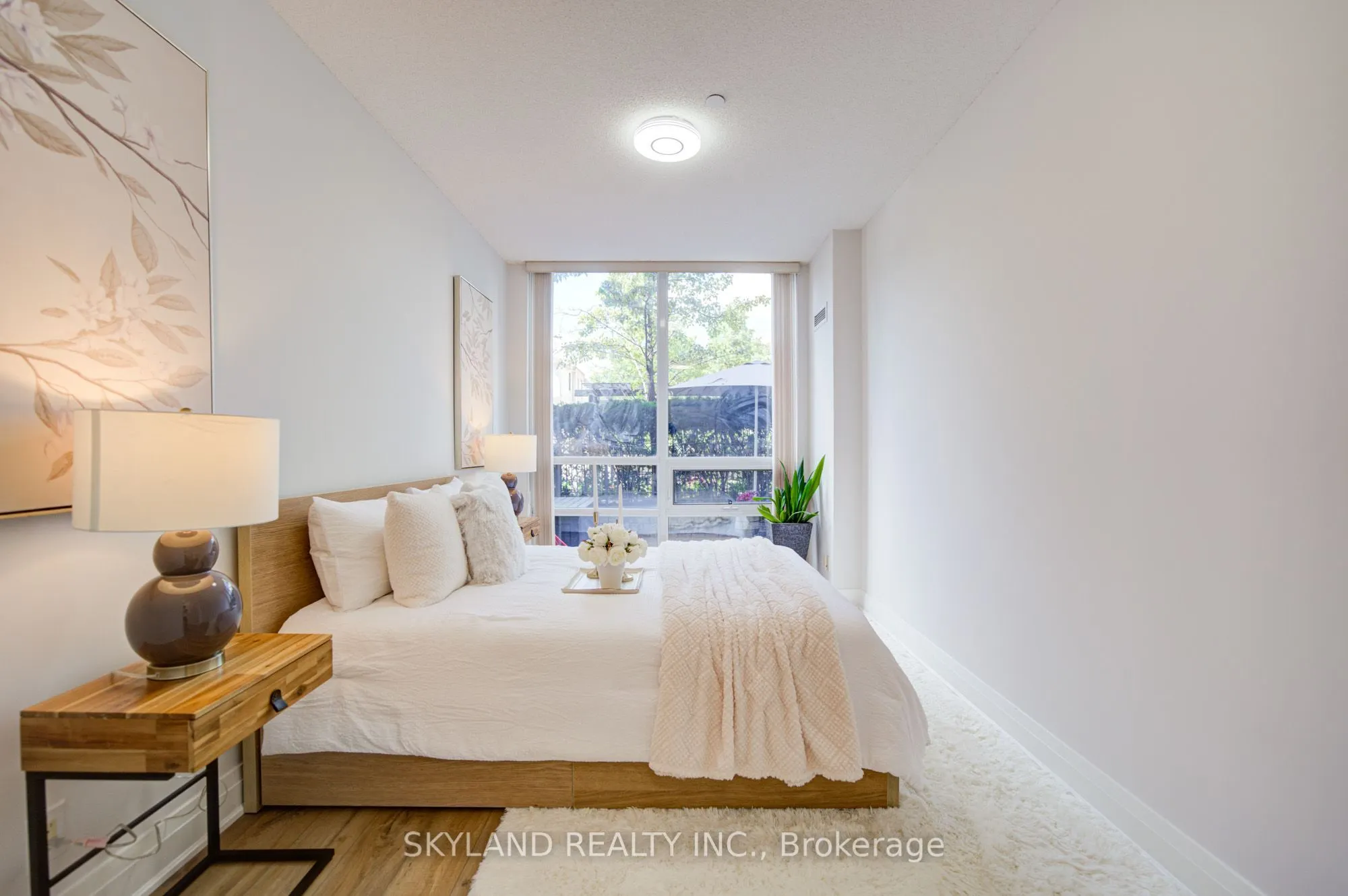 520 Steeles Avenue W #102