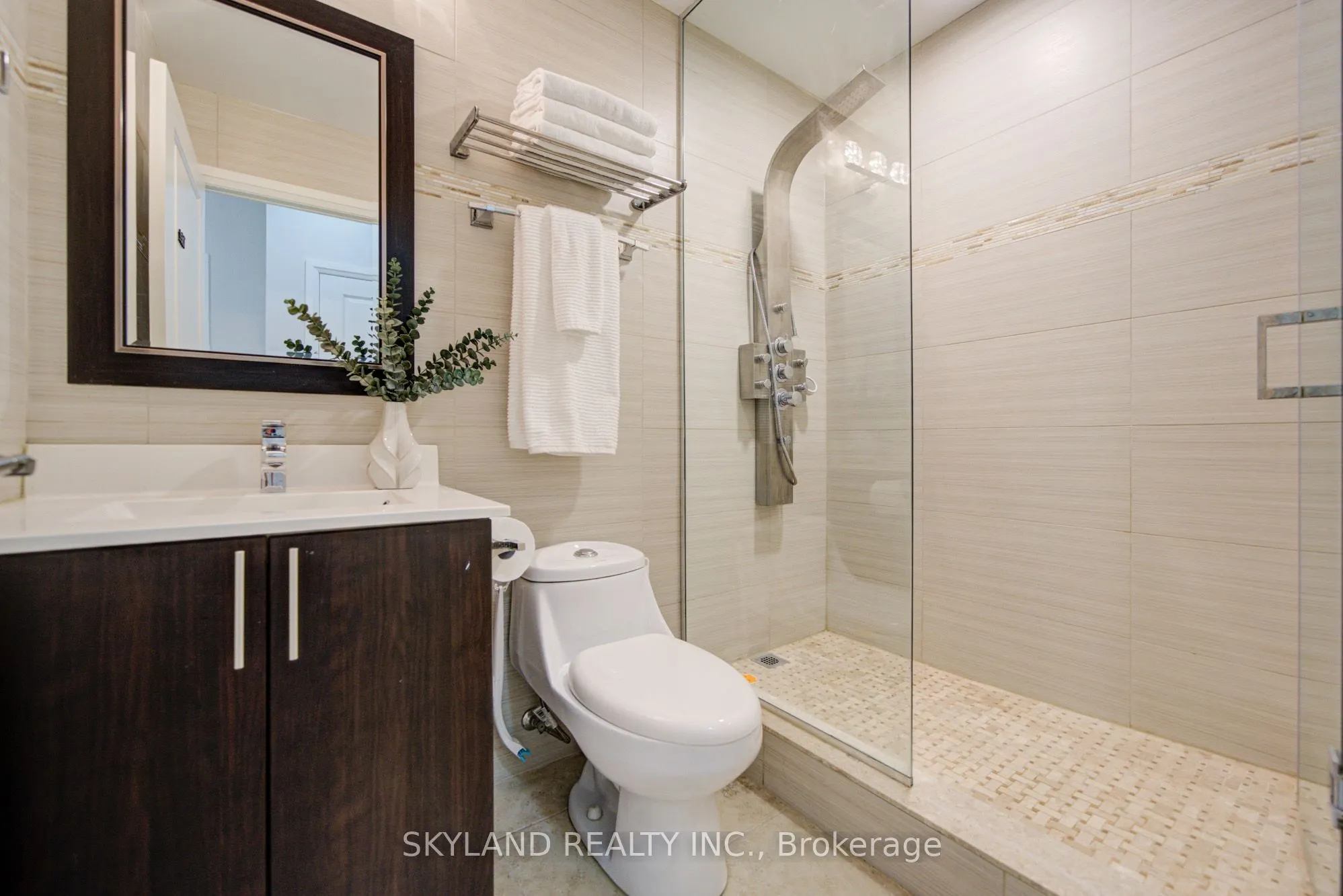 520 Steeles Avenue W #102