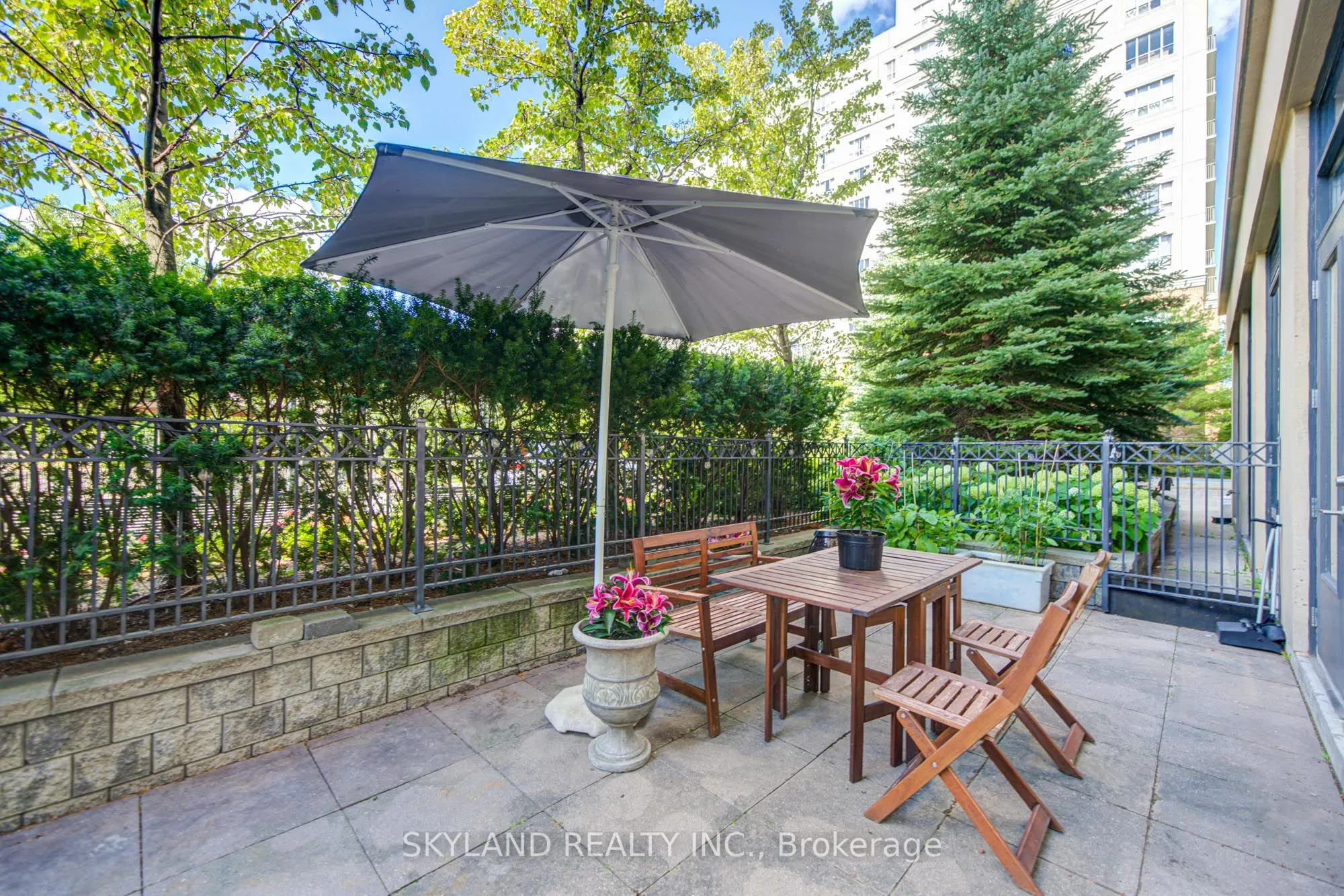 520 Steeles Avenue W #102