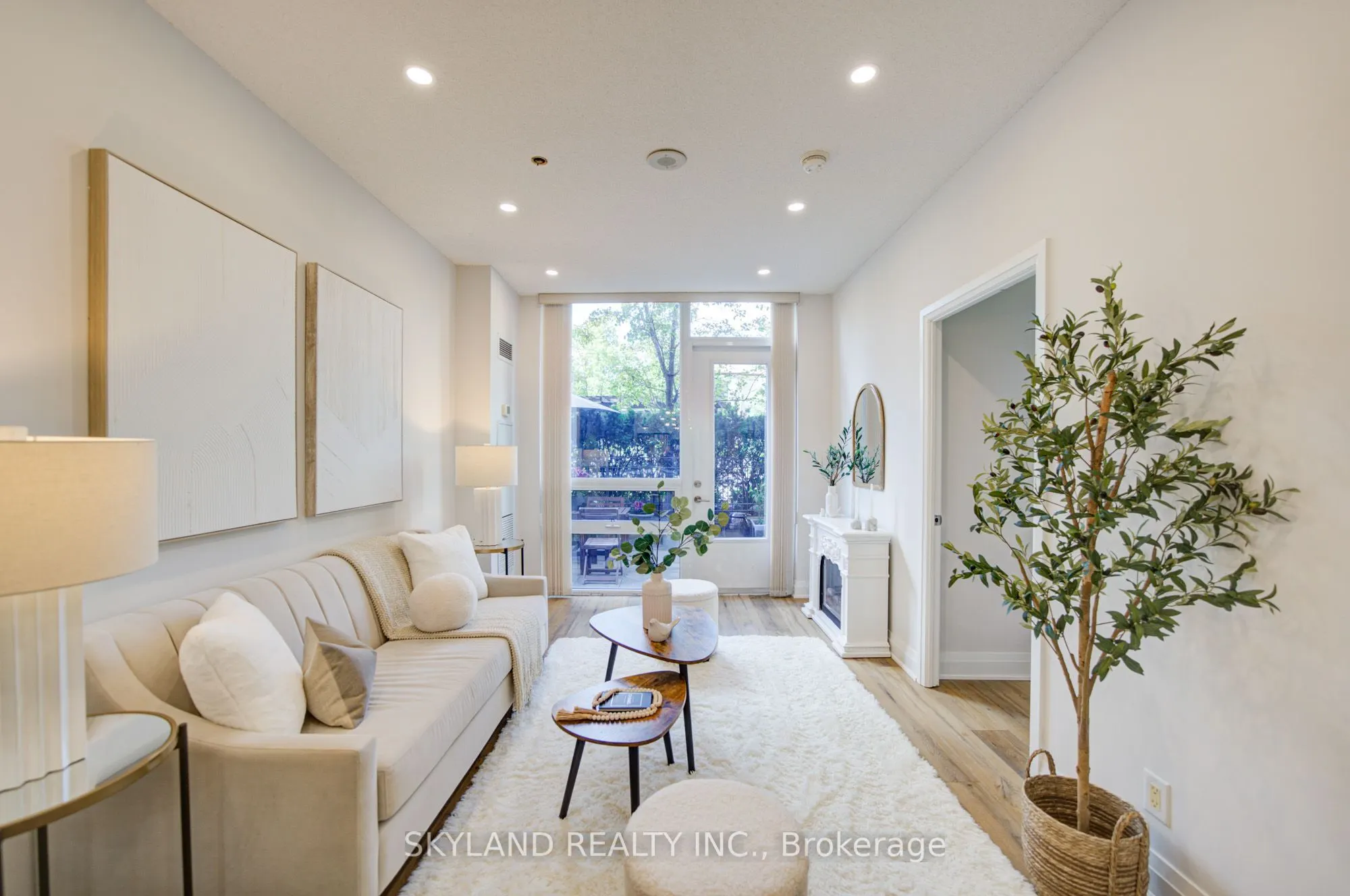 520 Steeles Avenue W #102