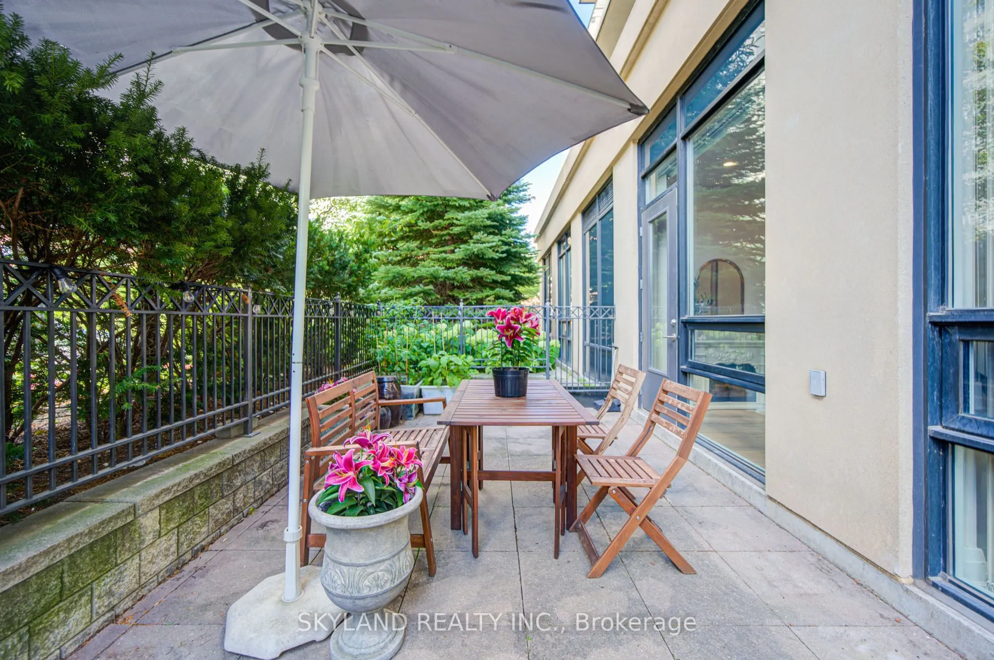 520 Steeles Avenue W #102