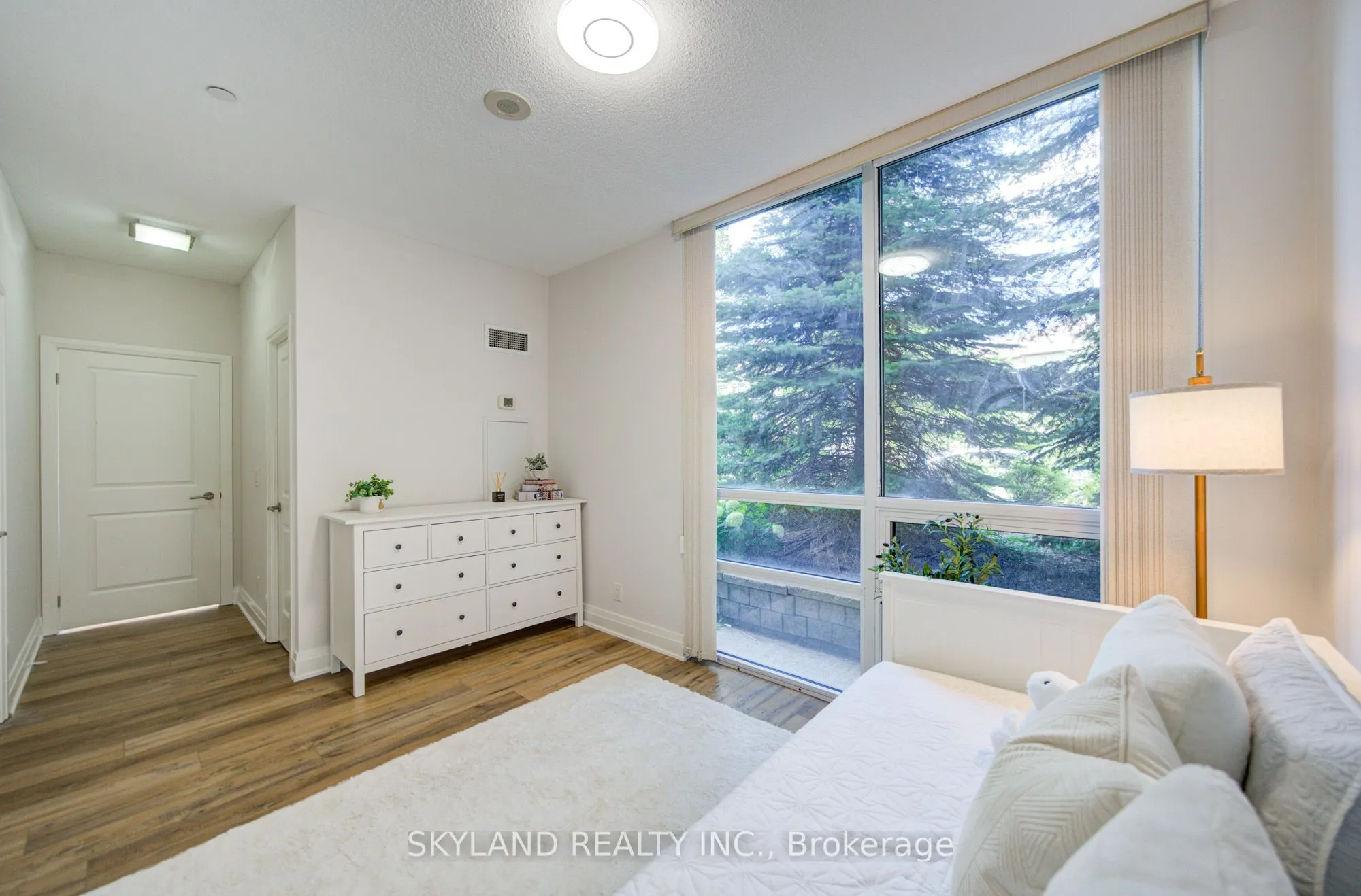 520 Steeles Avenue W #102
